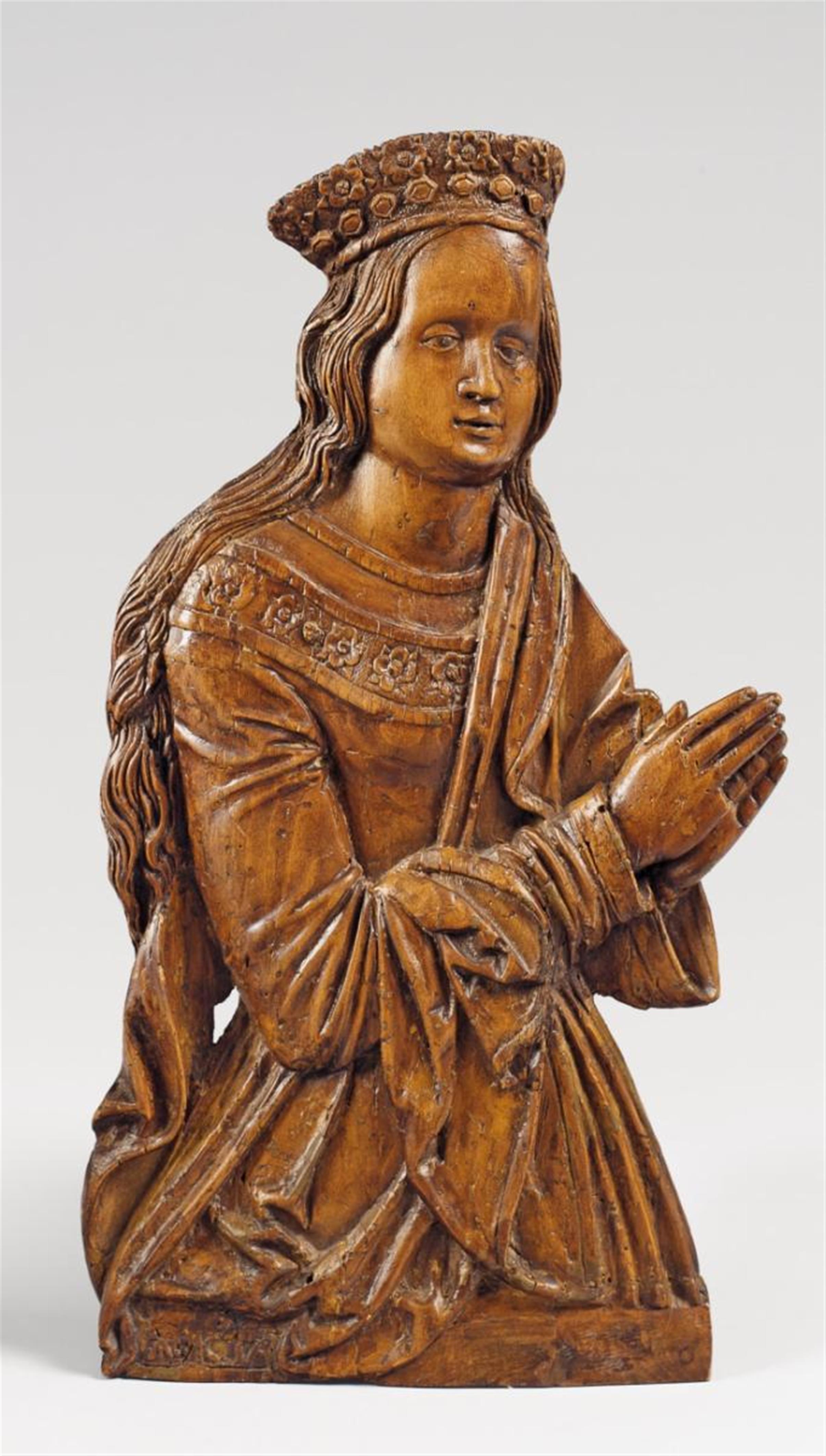 Wohl Augsburg, circa 1500 - A CARVED WOOD FIGURE OF SAINT DOROTHEA, PROBABLY AUGSBURG, CIRCA 1500 - image-1