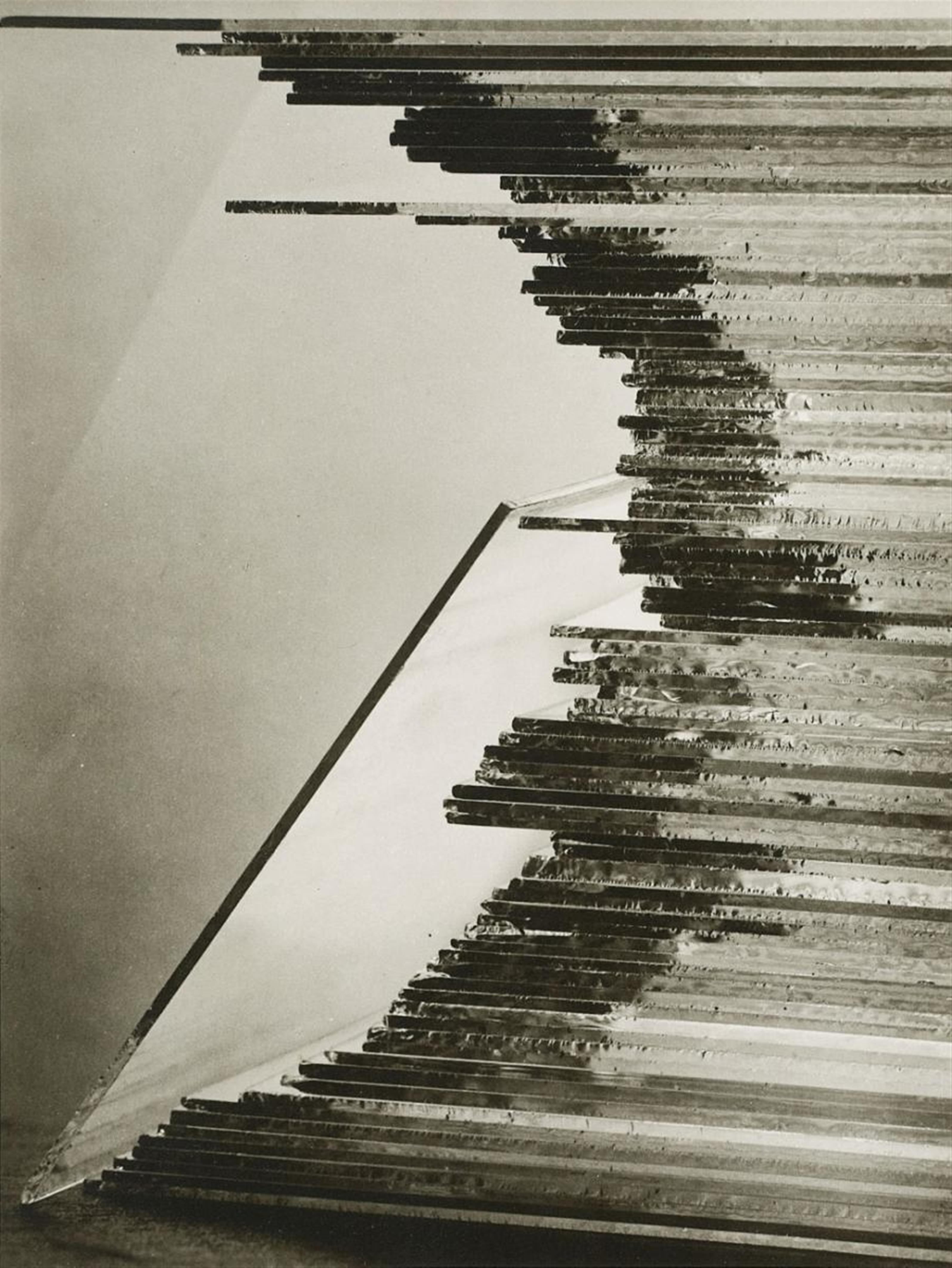 Willy Zielke - Glasplattenstapel I (Pile of glass plates I) - image-1