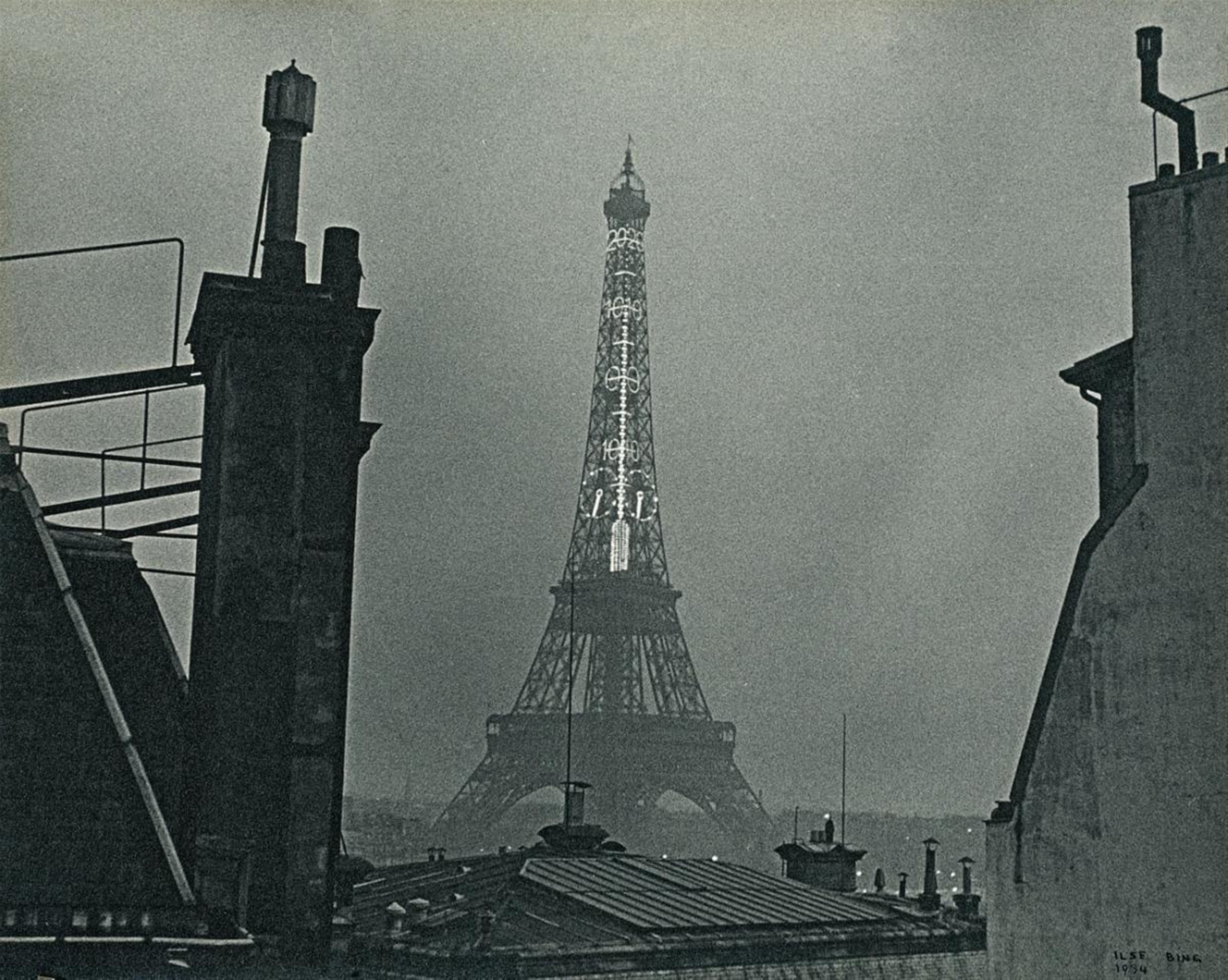 Ilse Bing - Tour Eiffel, Paris - image-1
