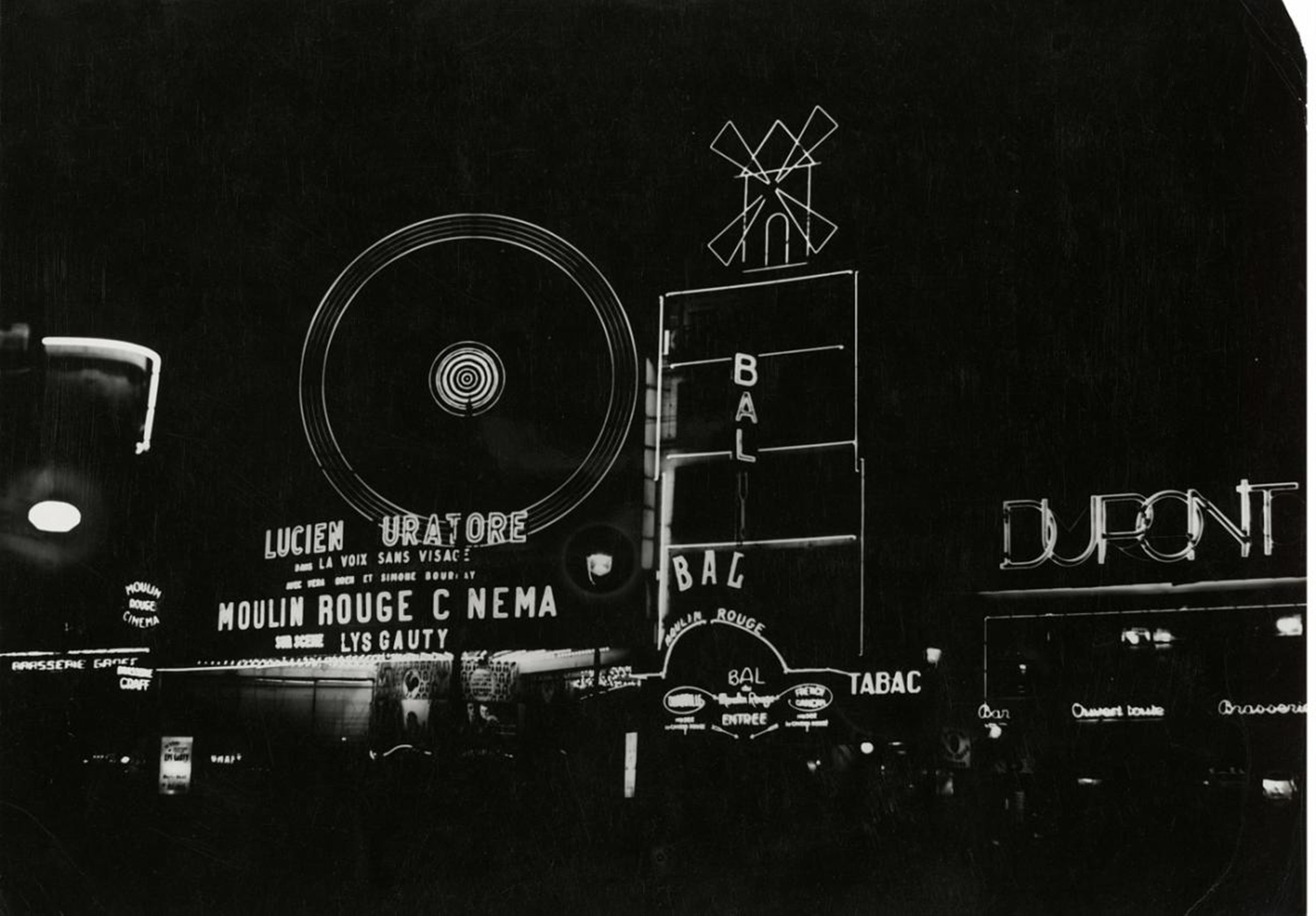 Germaine Krull - Moulin Rouge et Place Blanche - image-1