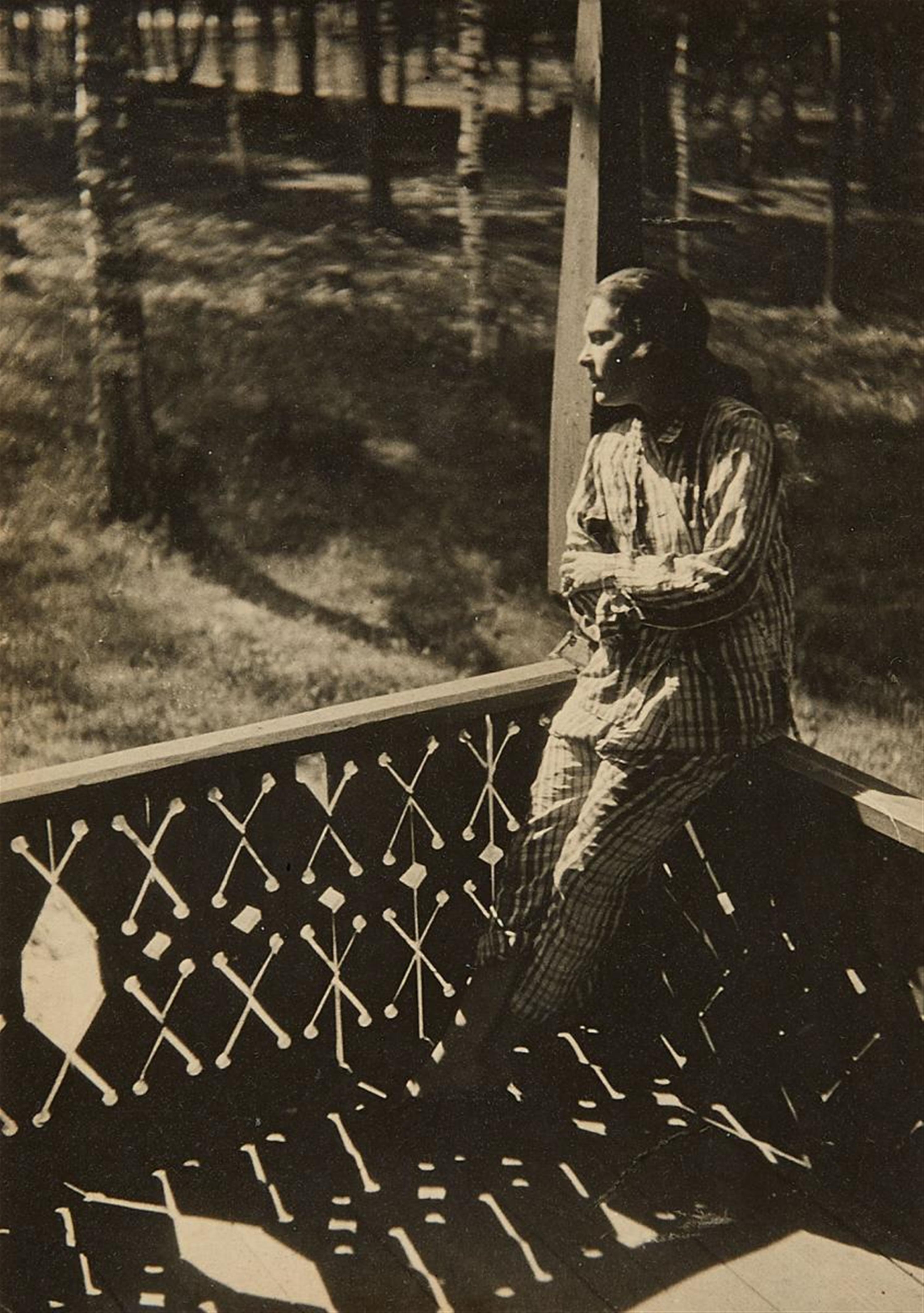 Alexander Rodtschenko - Lilja Brik auf der Terrasse, Puschkino (Lili Brik on the terrace, Pushkino) - image-1