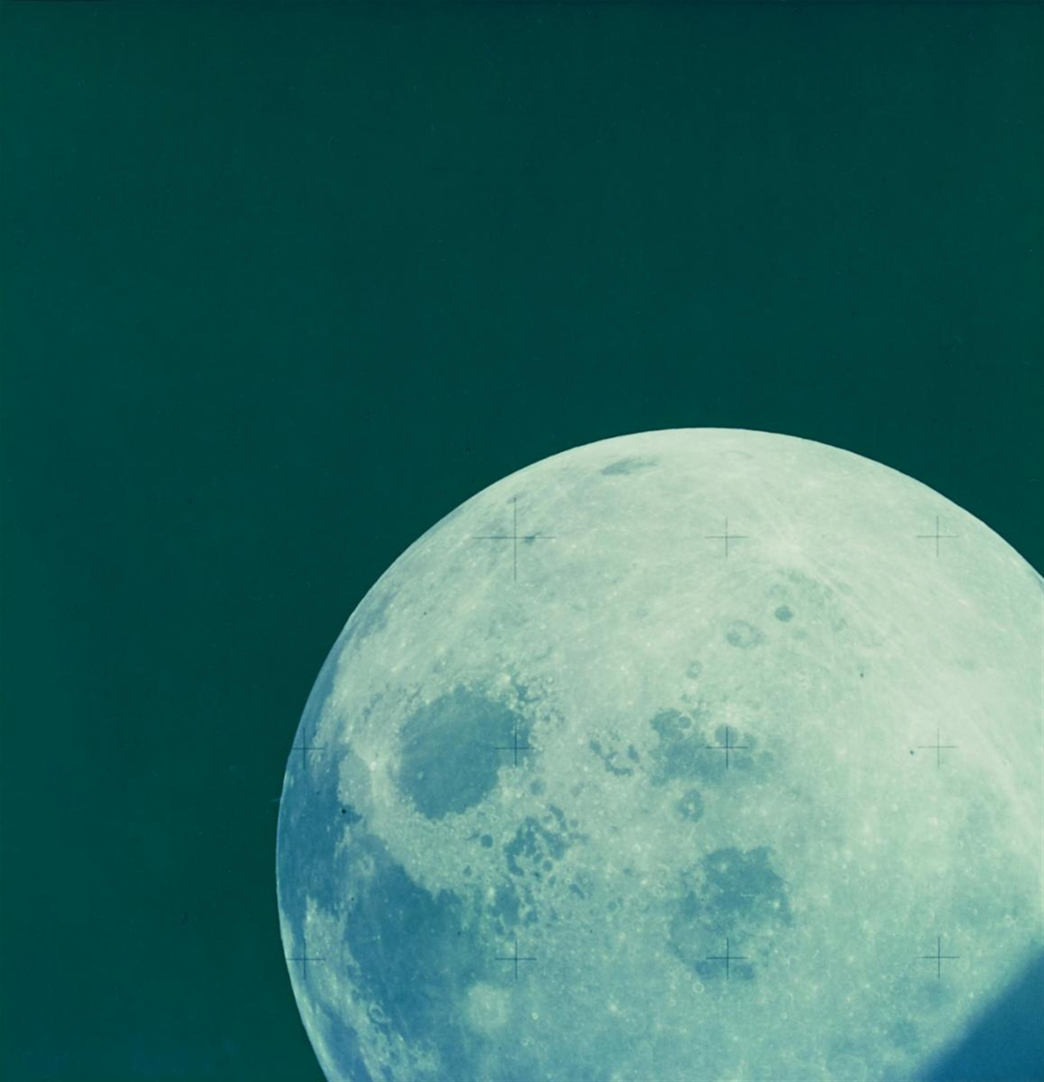 NASA - Bright lunar disc, spacecraft recedes from moon towards earth, Apollo 13 - image-2