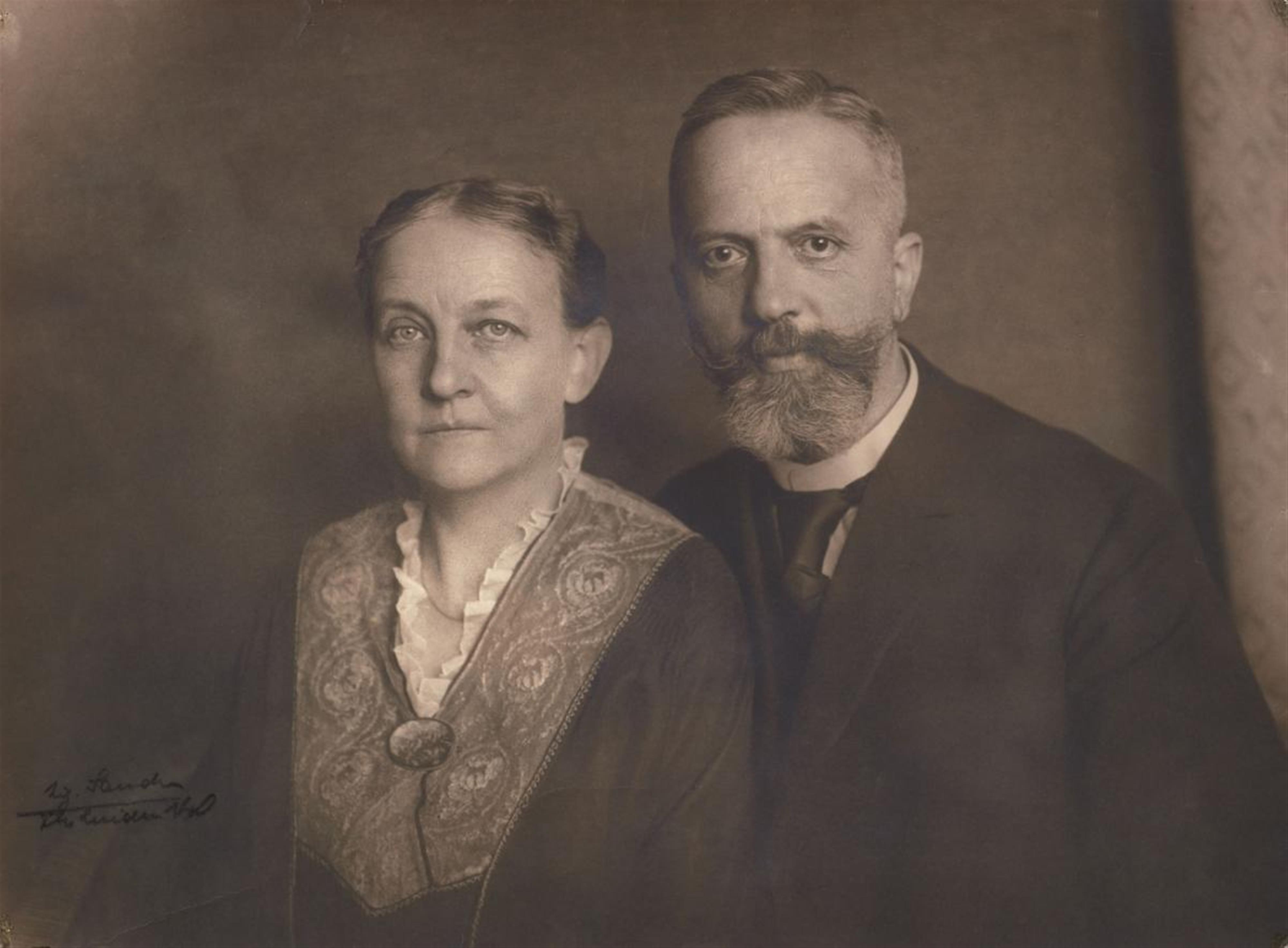 August Sander - Großkaufmann mit Gattin (Merchant and wife) - image-1