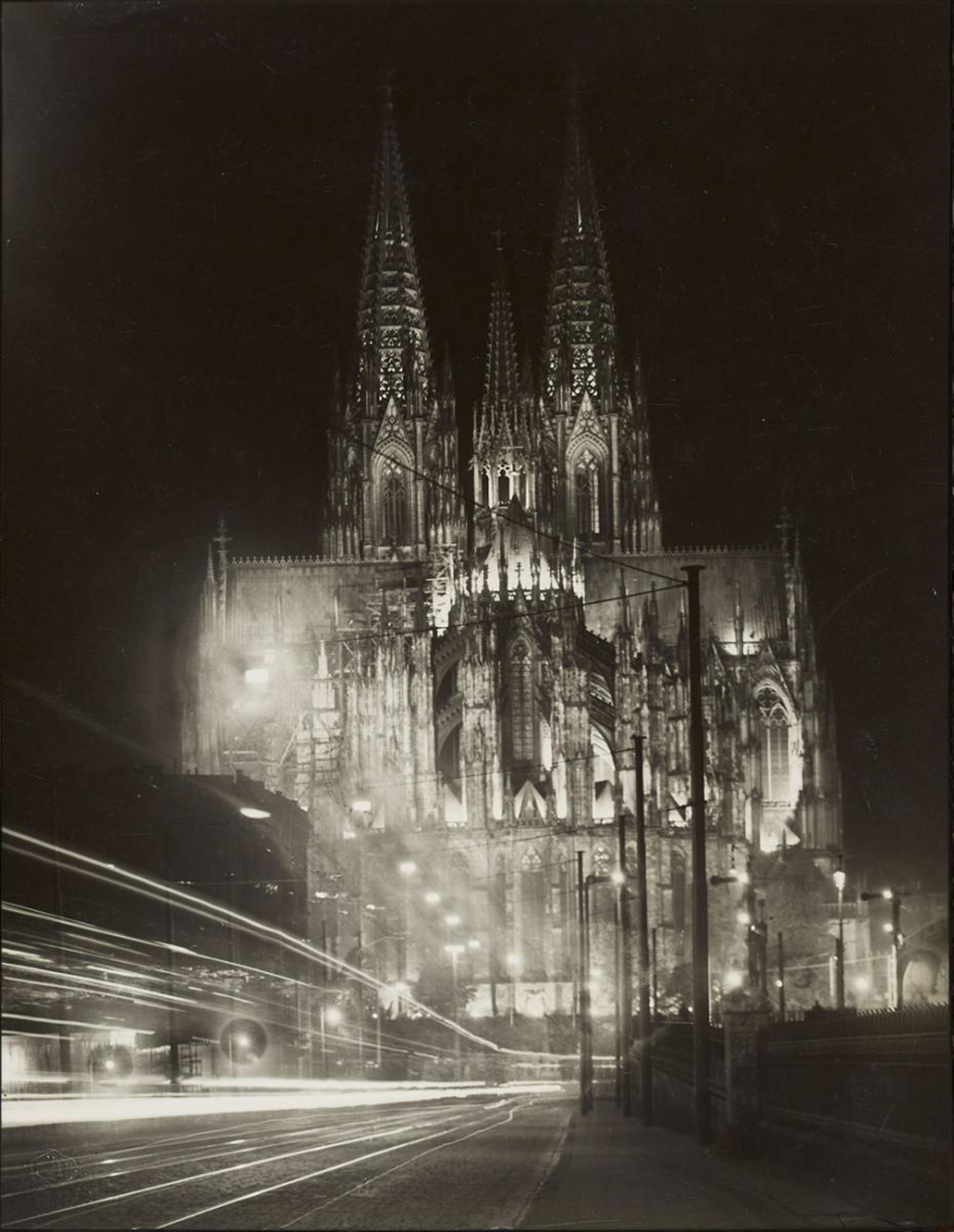August Sander - Der Kölner Dom in Festbeleuchtung, Ostseite (Cologne Cathedral illuminated) - image-1