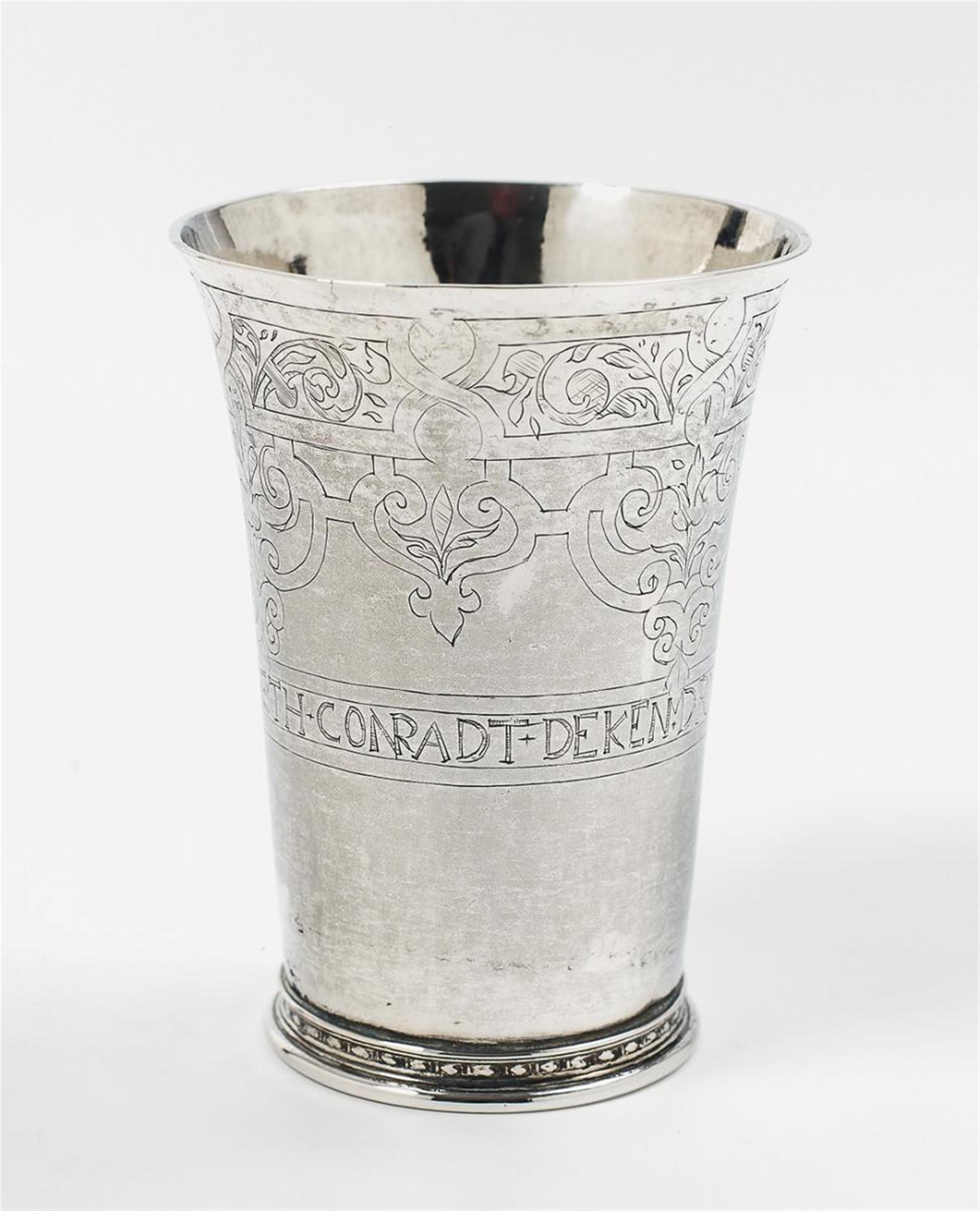 A silver beaker, monogrammed "CD". Engraved dedication. Unmarked, probably Frisia, mid 17th C. - image-1