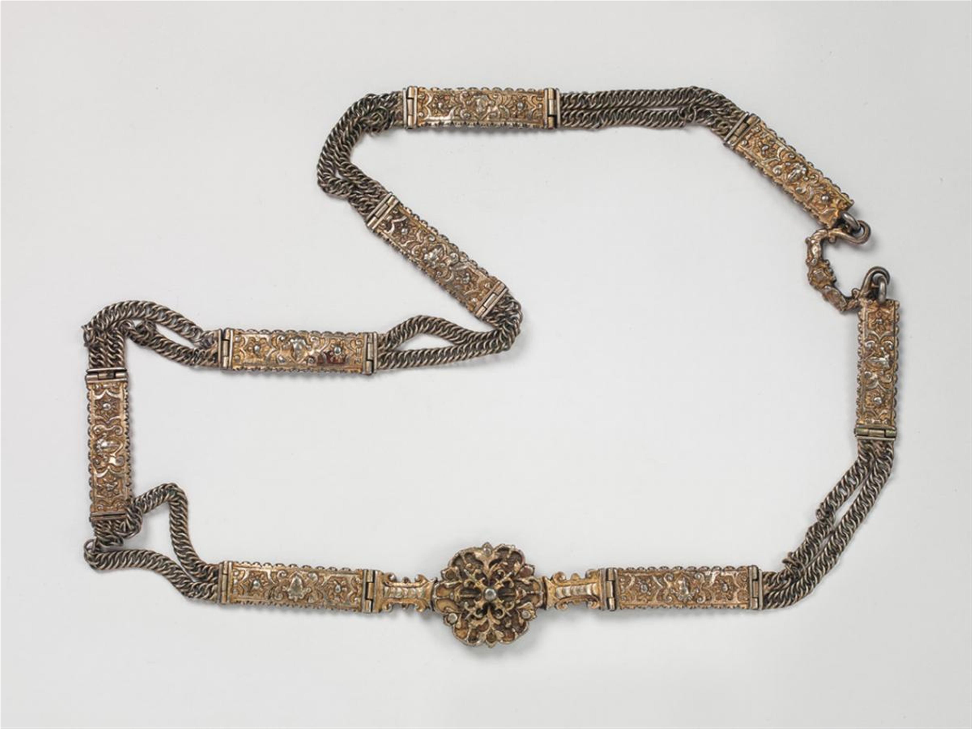 A silver gilt chain and link belt. Unmarked, probably Nuremberg, ca. 1650. - image-1