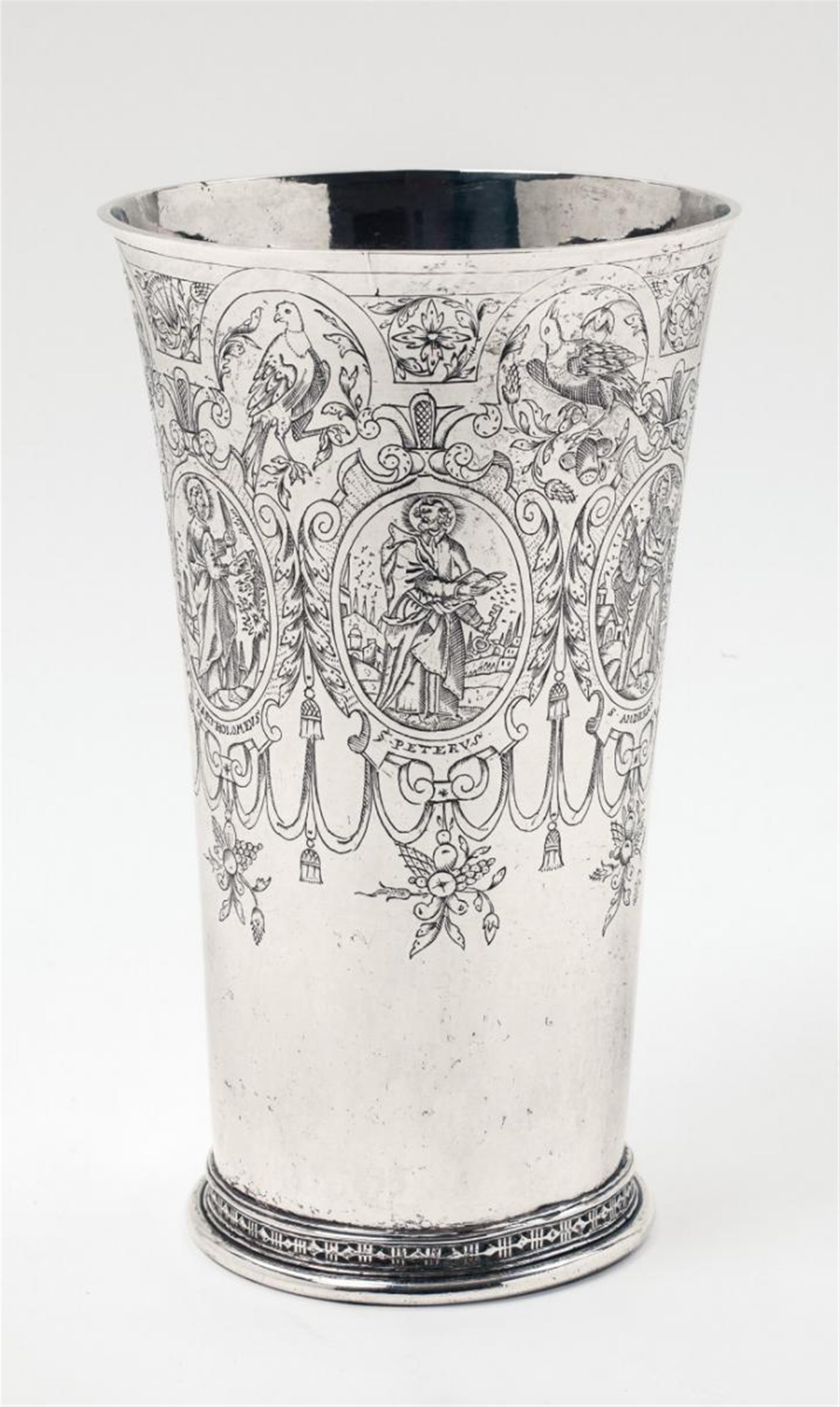 A large Cologne silver beaker with inscribed depictions of apostles. Marks of Herman Volmar, 1647. - image-2