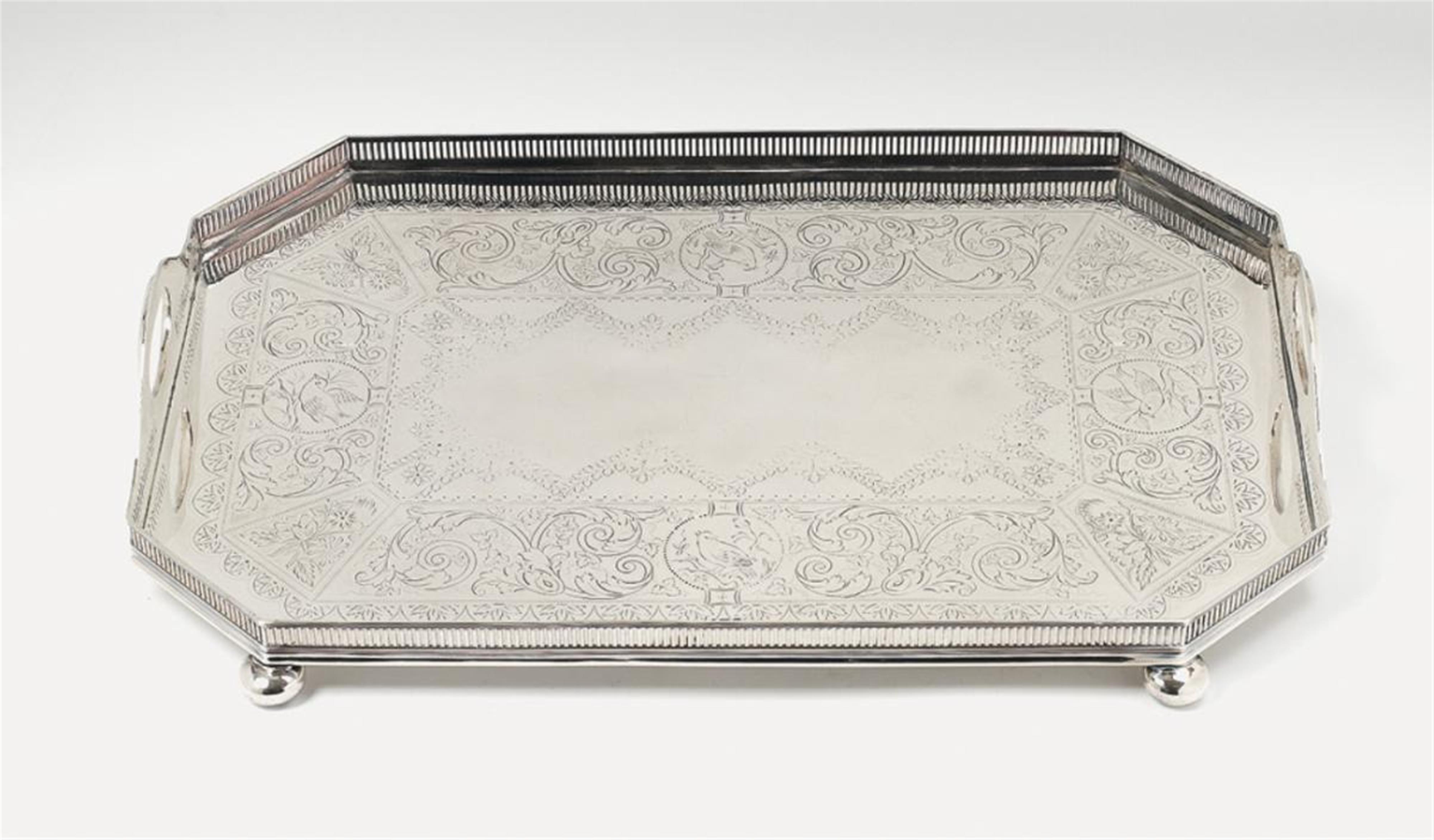 An Edward VII Sheffield silver tray. Marks of Walker & Hall, 1901. - image-1