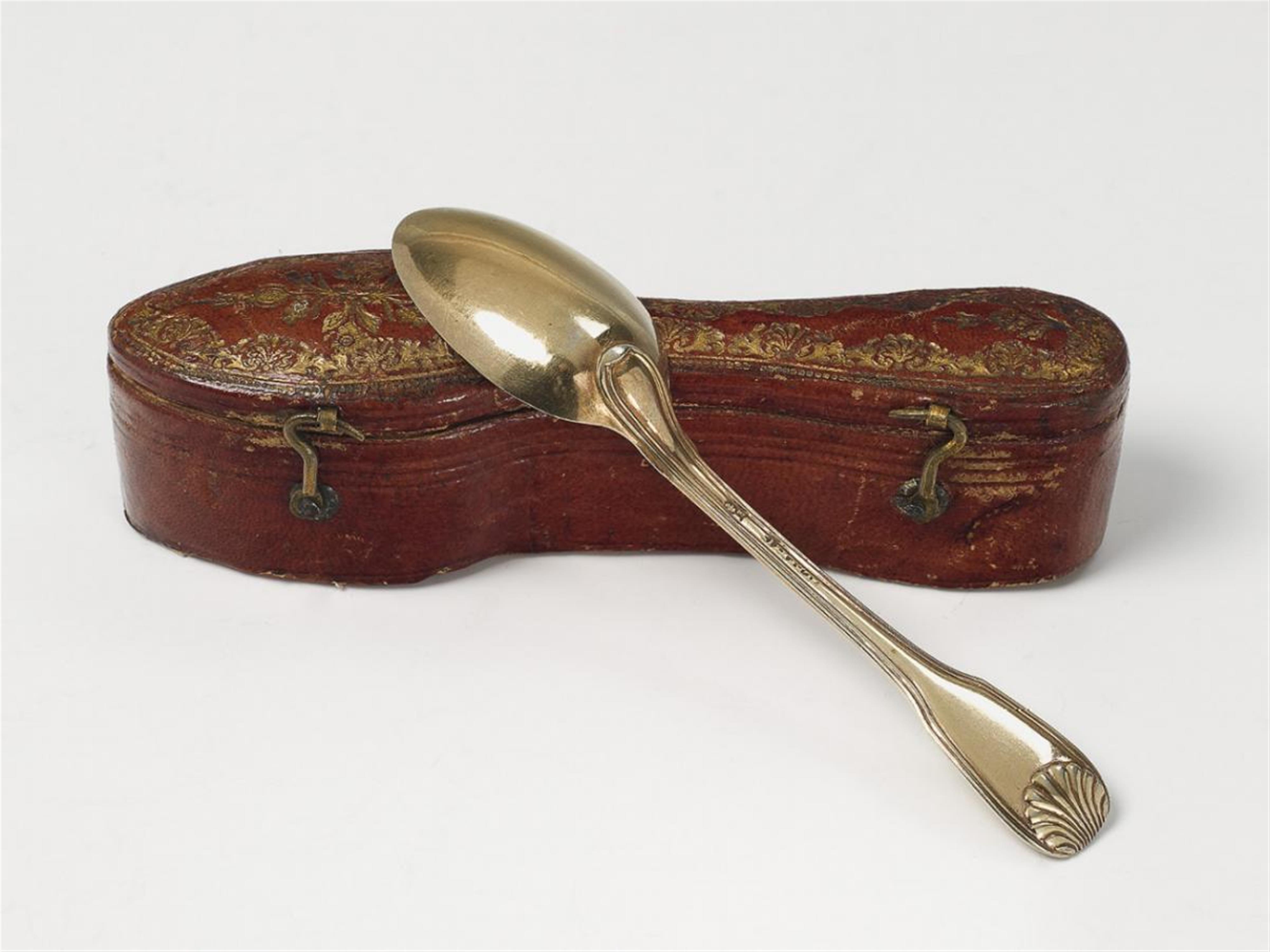 Six Strasbourg silver gilt spoons in their original case. Marks of Jacques-Henri Alberti, ca. 1770/80. - image-1
