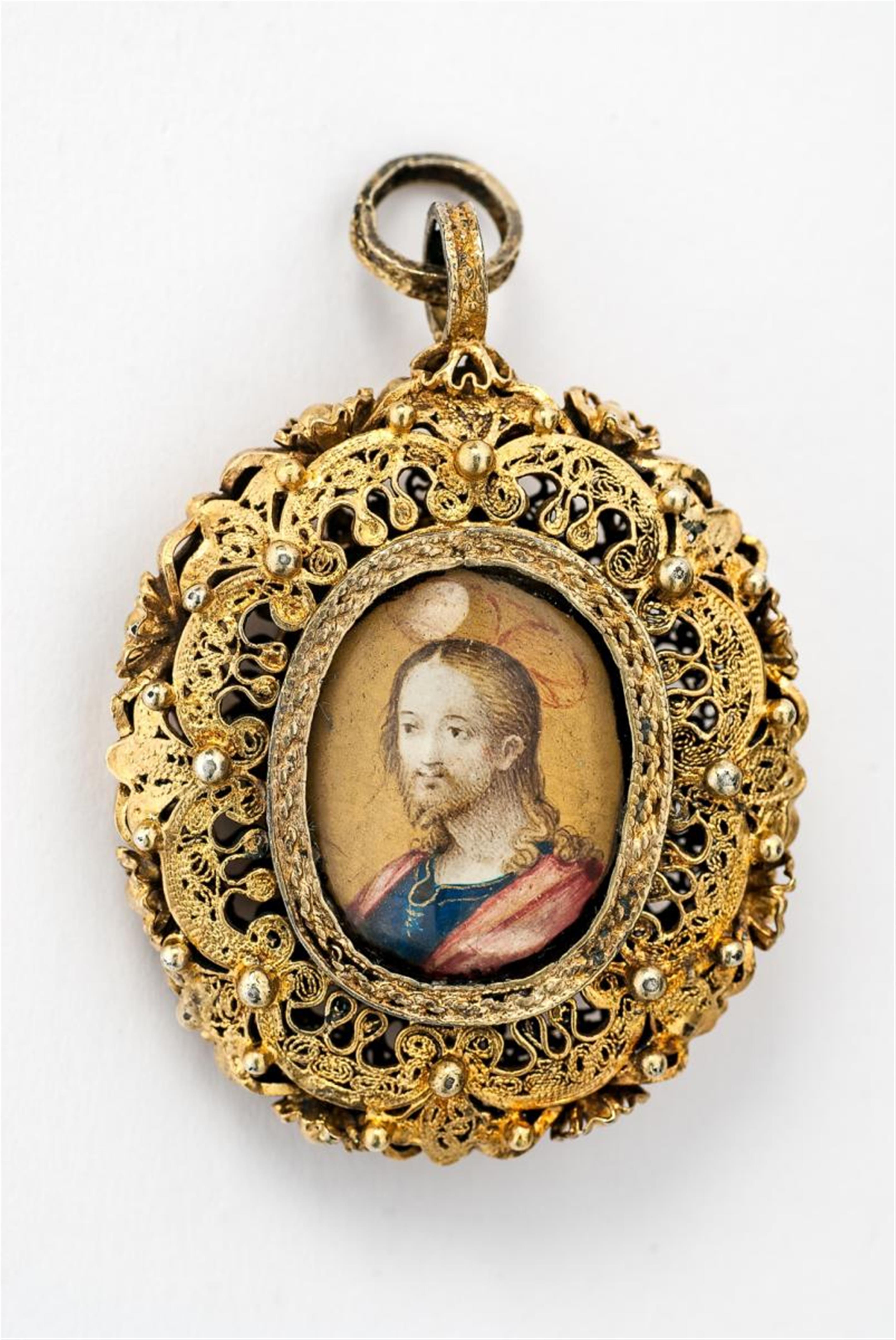 A silver-gilt Iberian reliquary pendant. - image-1