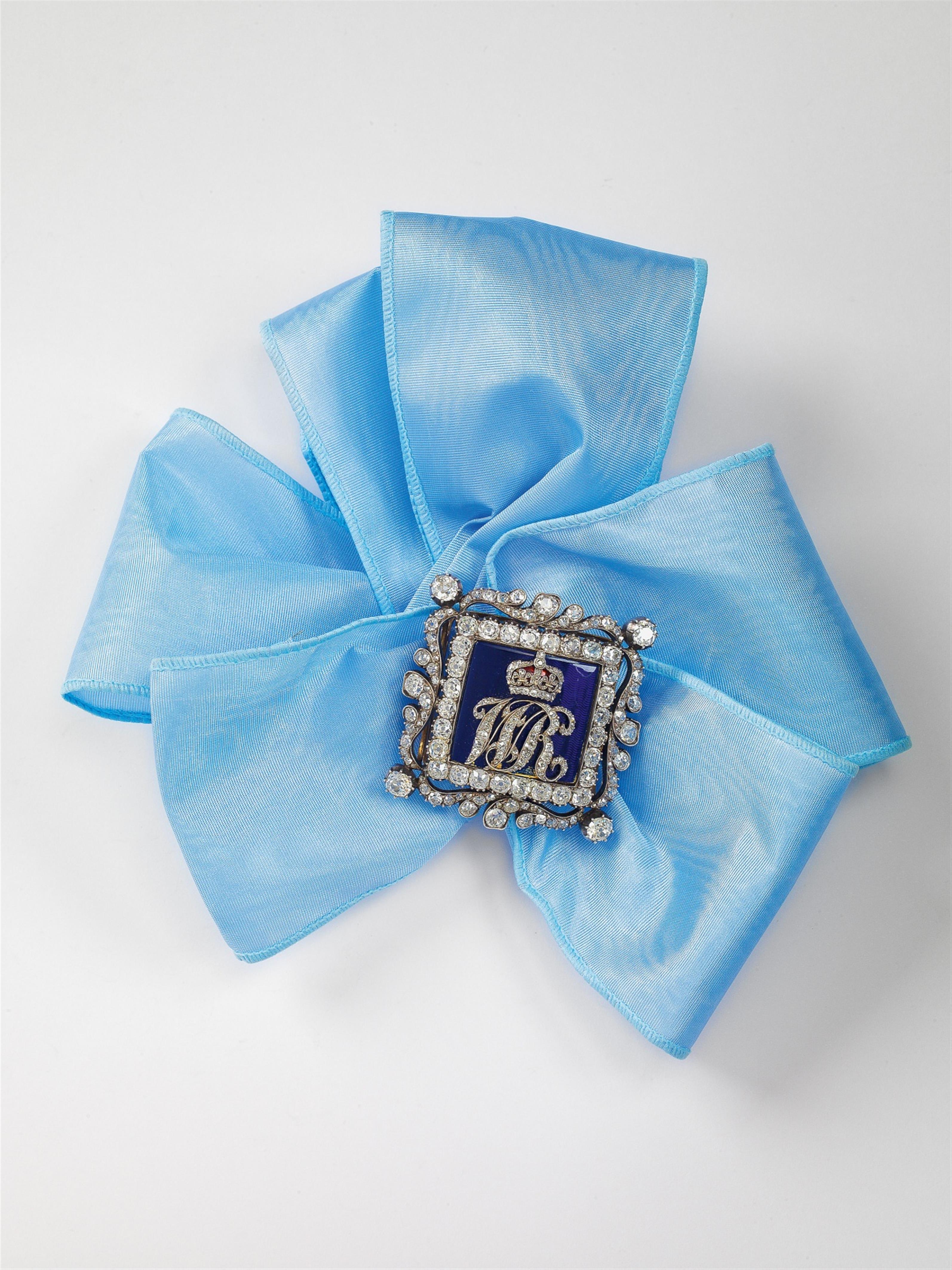 An important 14k gold, silver, enamel and diamond buckle with Royal initials of William IV - image-4