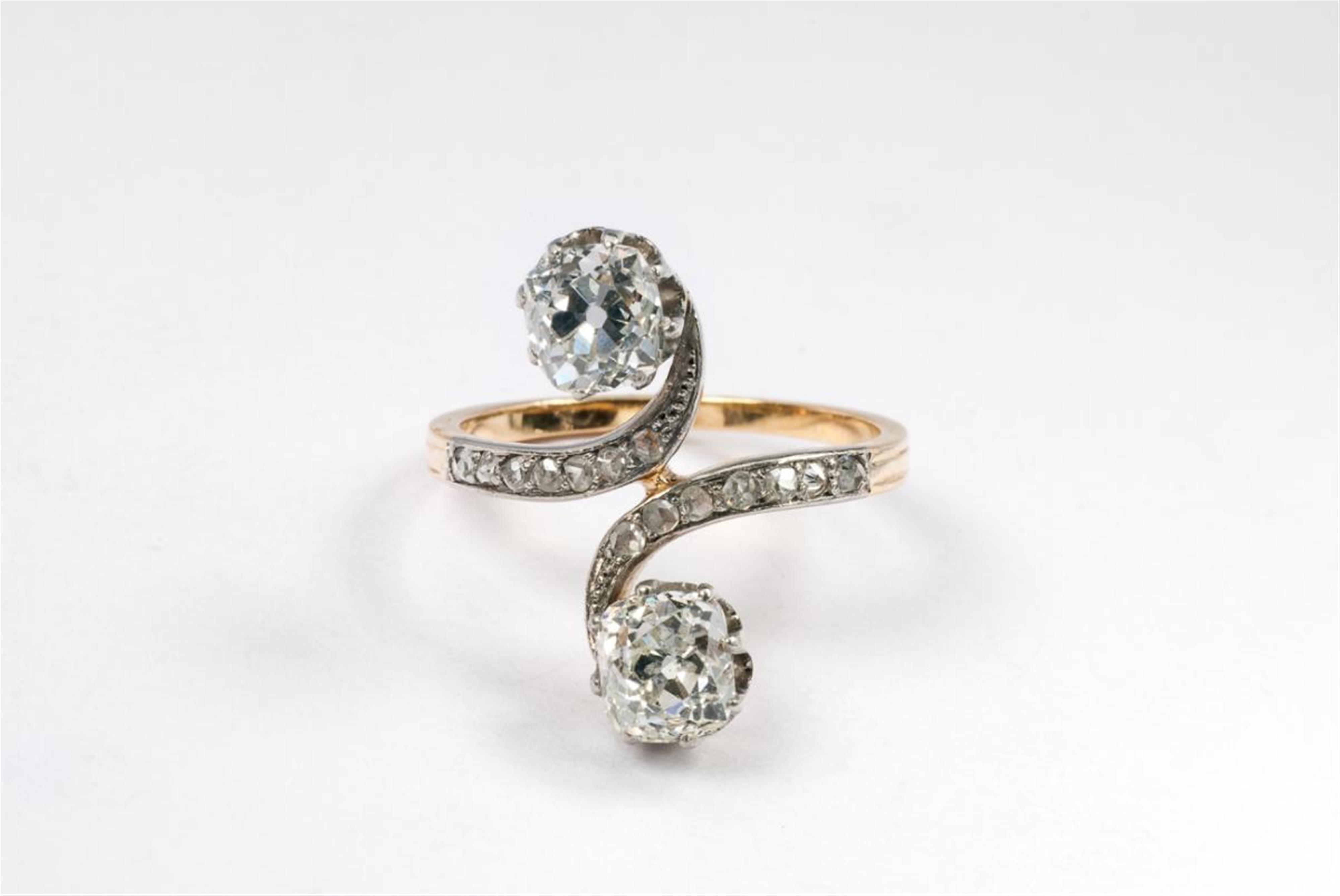 A Belle Epoque 18 ct gold and diamond ring. - image-3