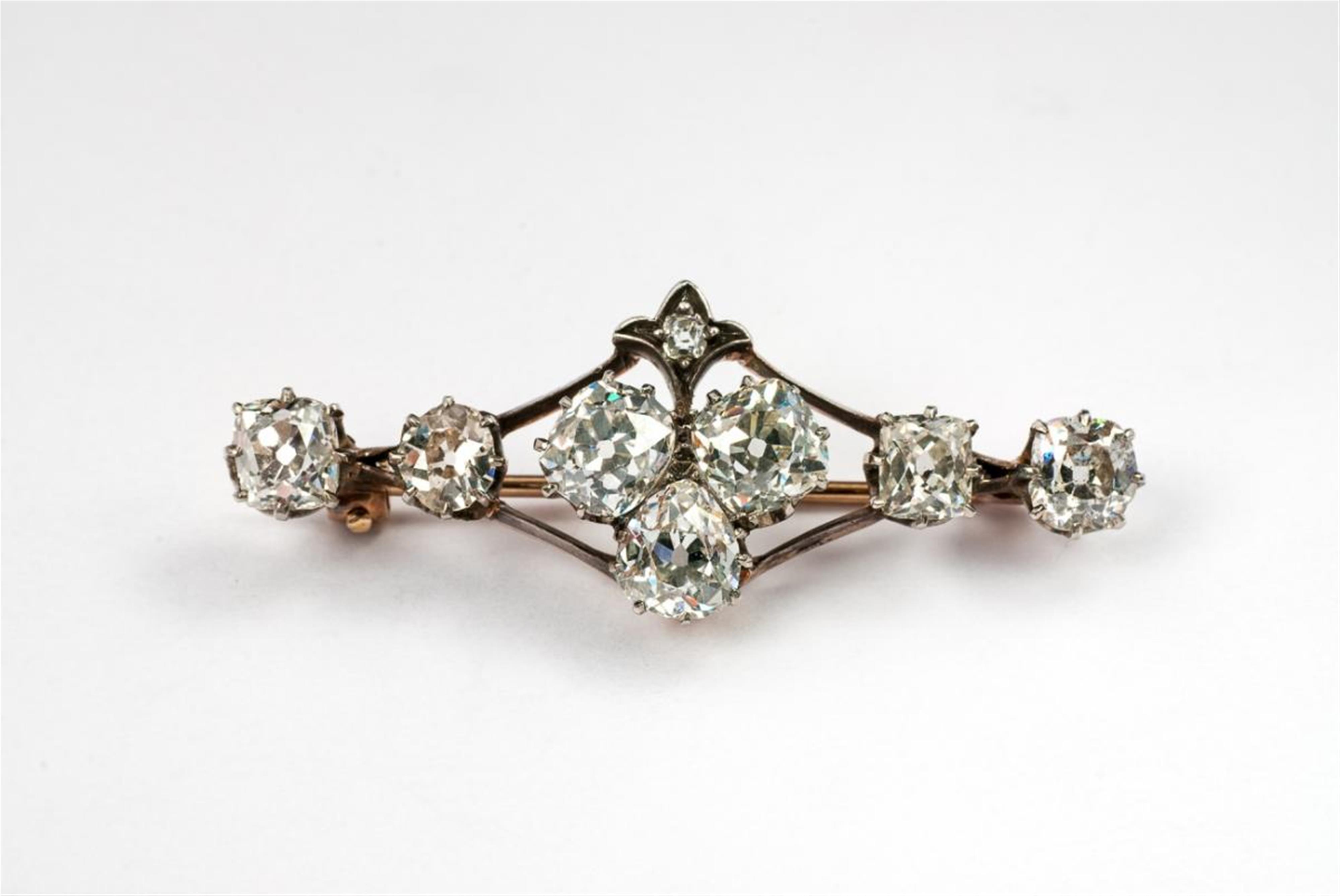 A late 19th century diamond and gold bar brooch. - image-3