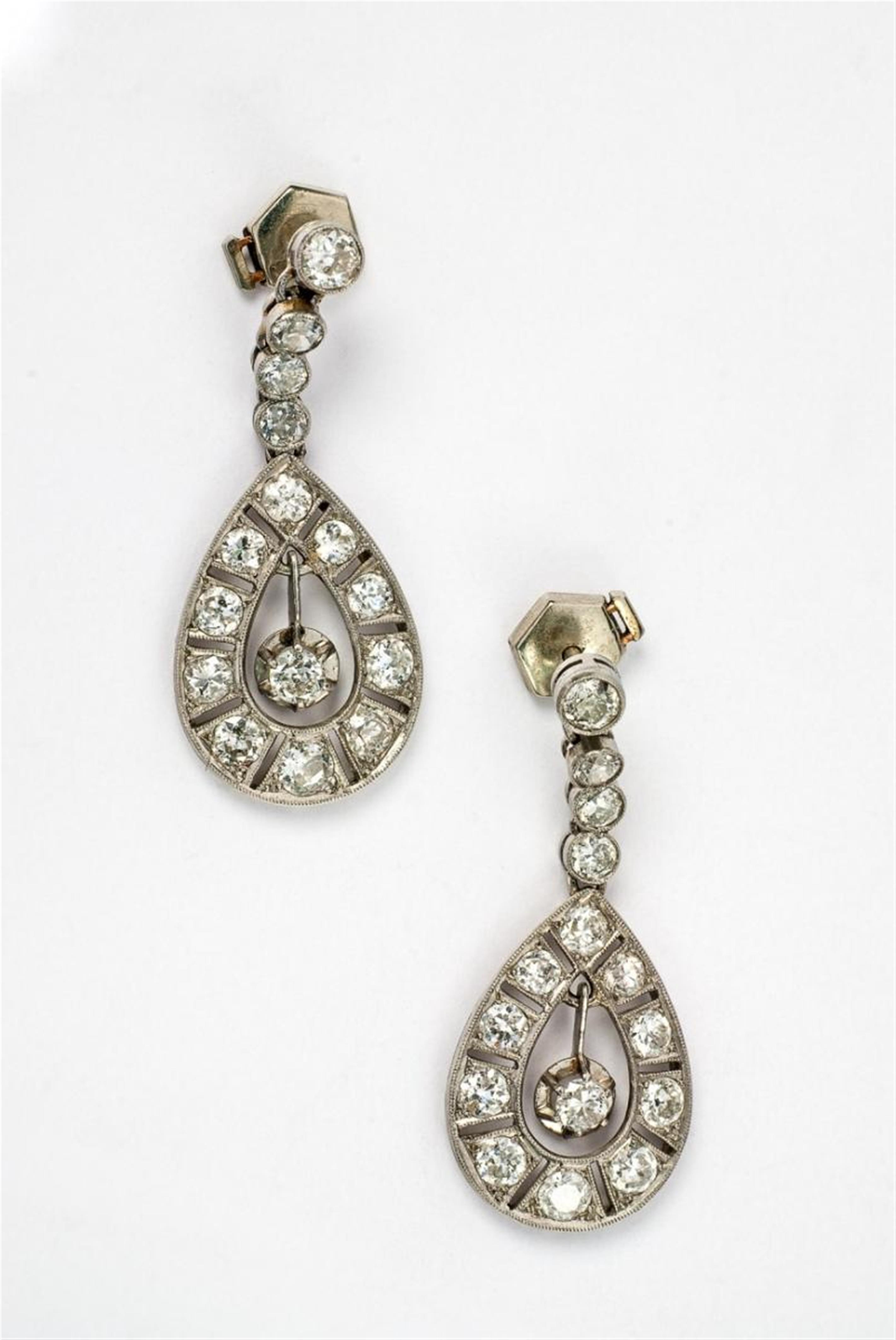 A pair of French Art Déco 18 ct white gold and diamond ear pendants. - image-1