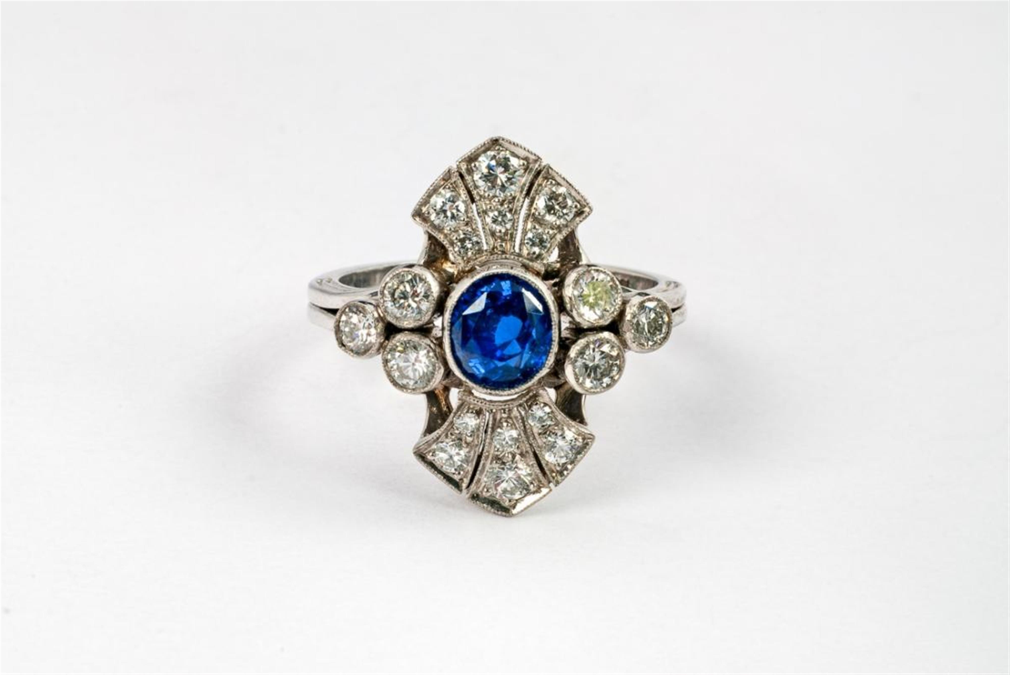 An Art Déco 14 ct gold and sapphire ring. - image-1