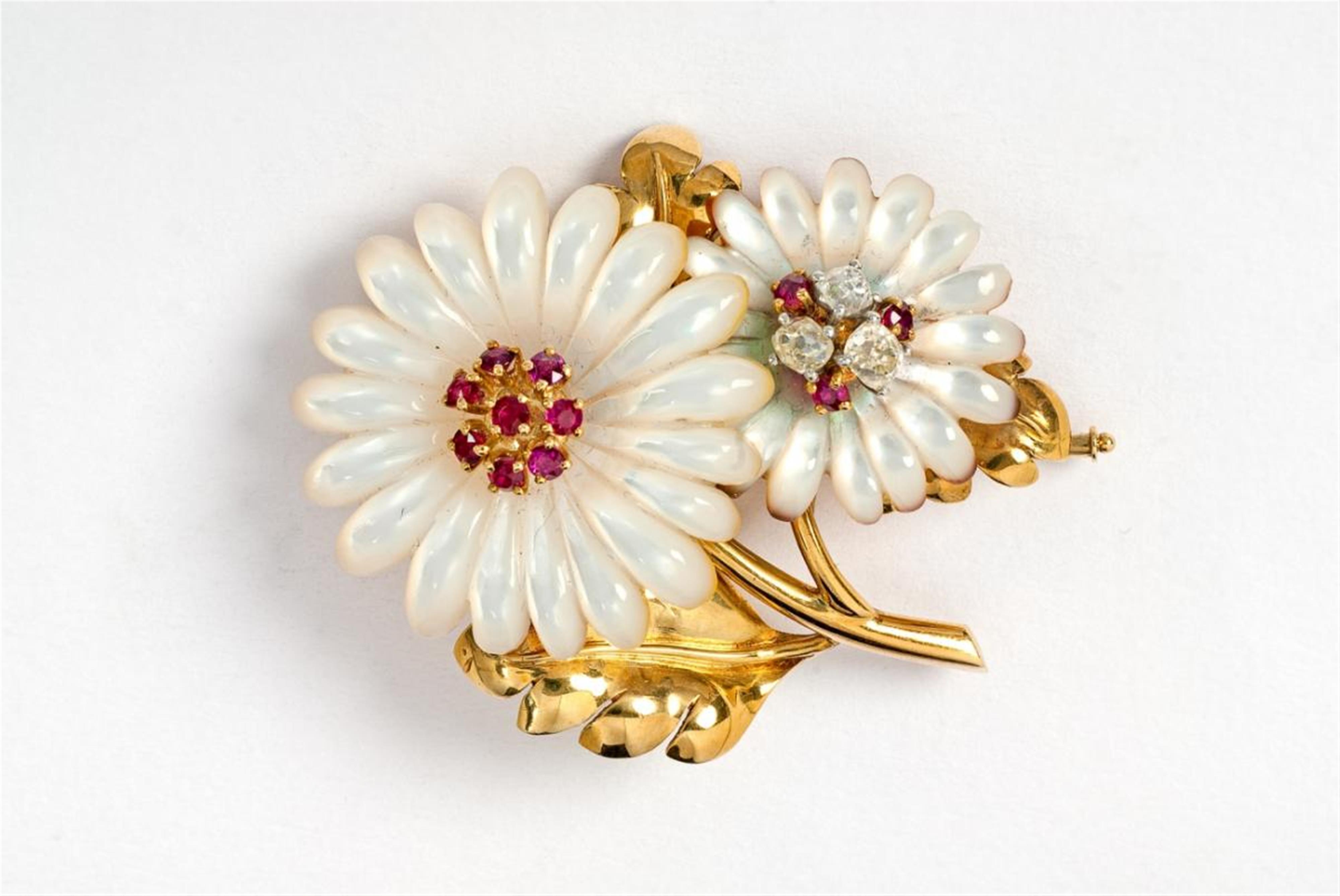 A Belgian 18 ct gold and mother of pearl sunflower brooch by Wolfers Frères. - image-1