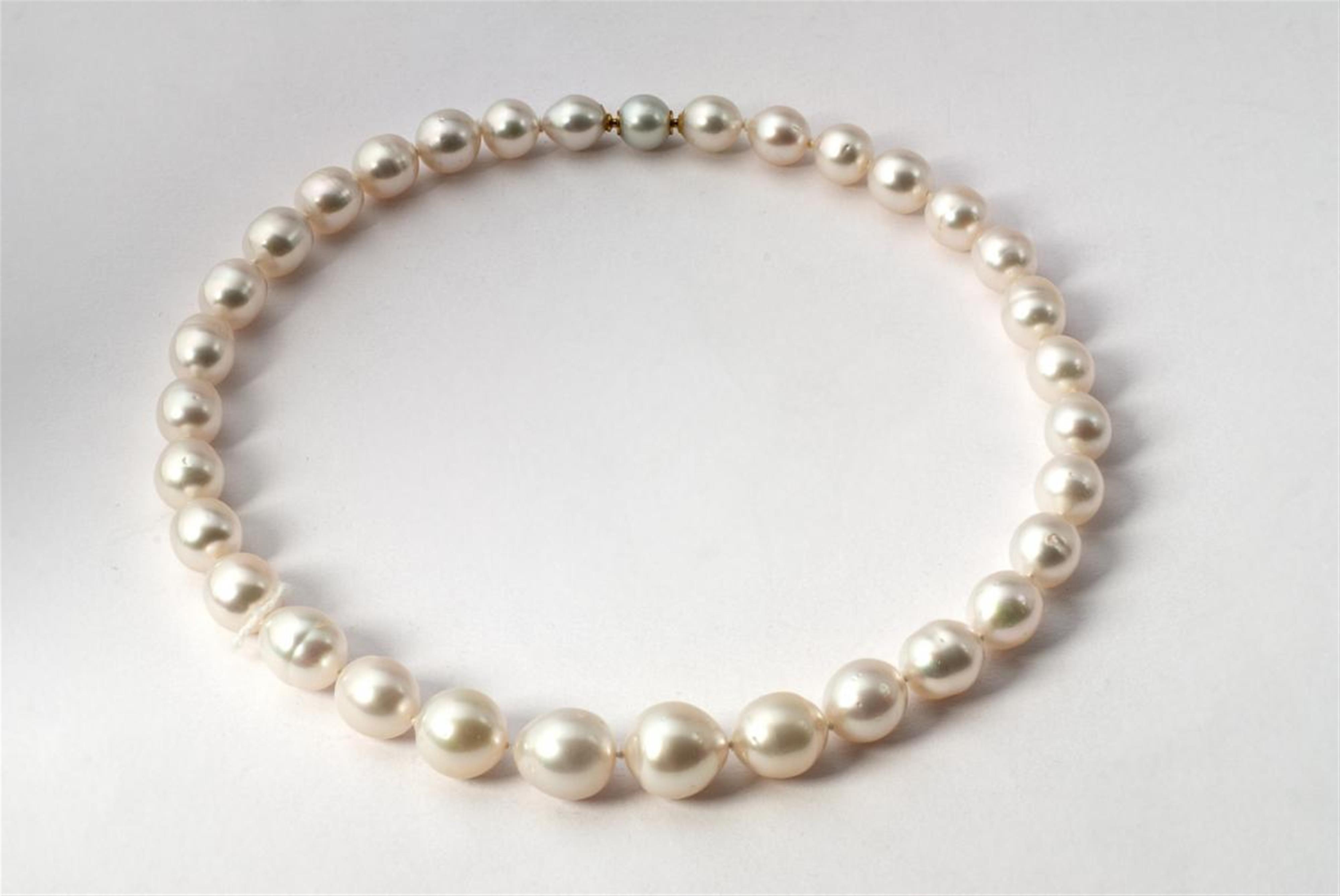 A gold and South Sea pearl necklace. - image-4