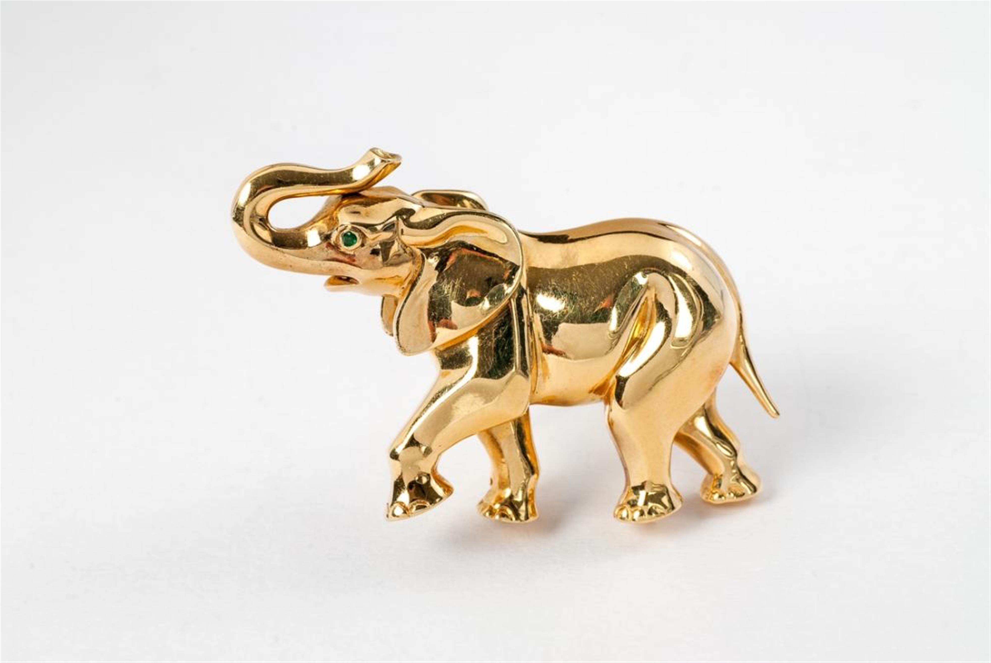 An 18 ct gold Cartier "Elefant" clip brooch. - image-1