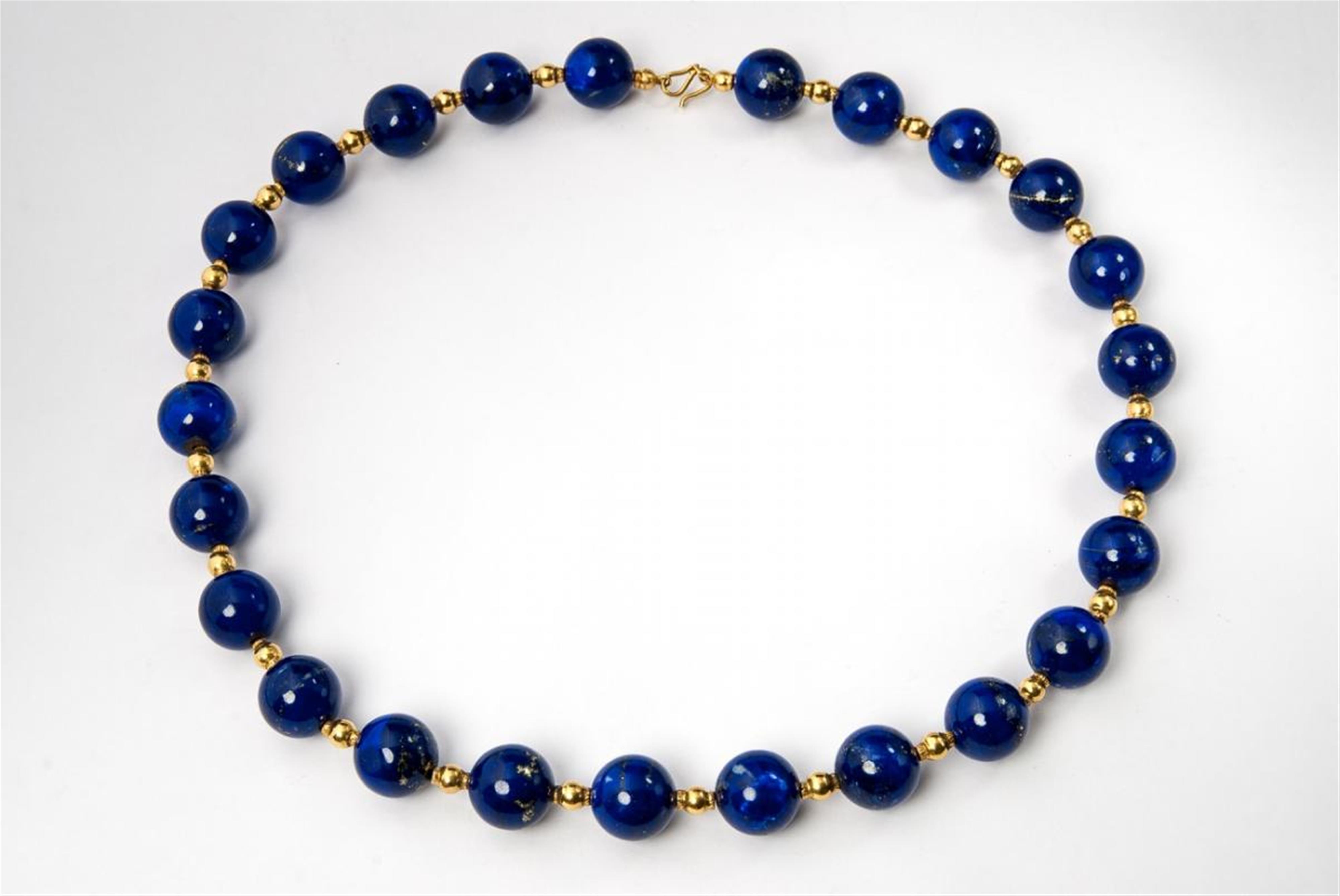 An 18 ct gold and lapis lazuli necklace. - image-1