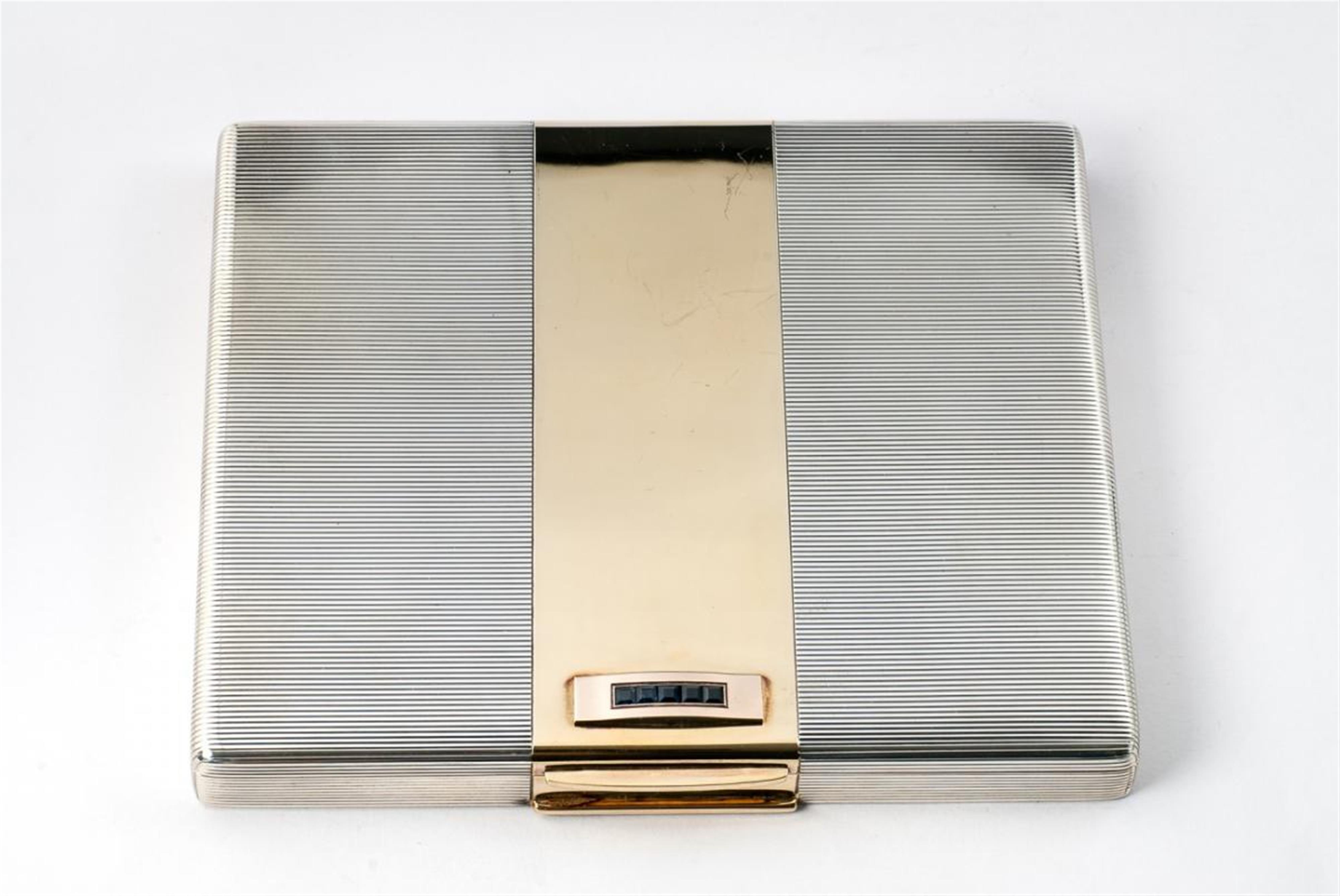 An Art Déco sterling silver, 14 ct gold and sapphire cigarette box - image-1