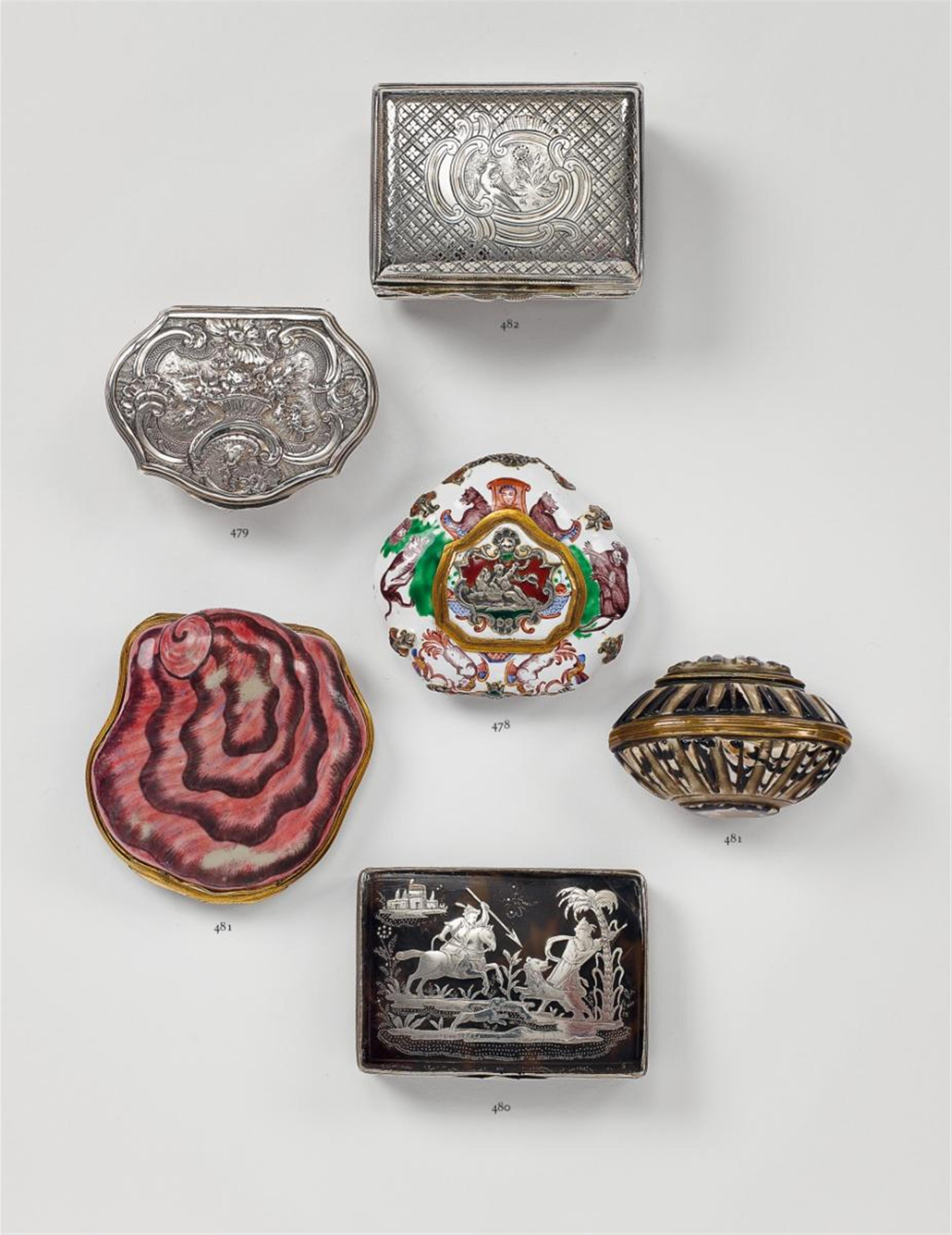 A George II London silver partially gilt snuff box - image-1