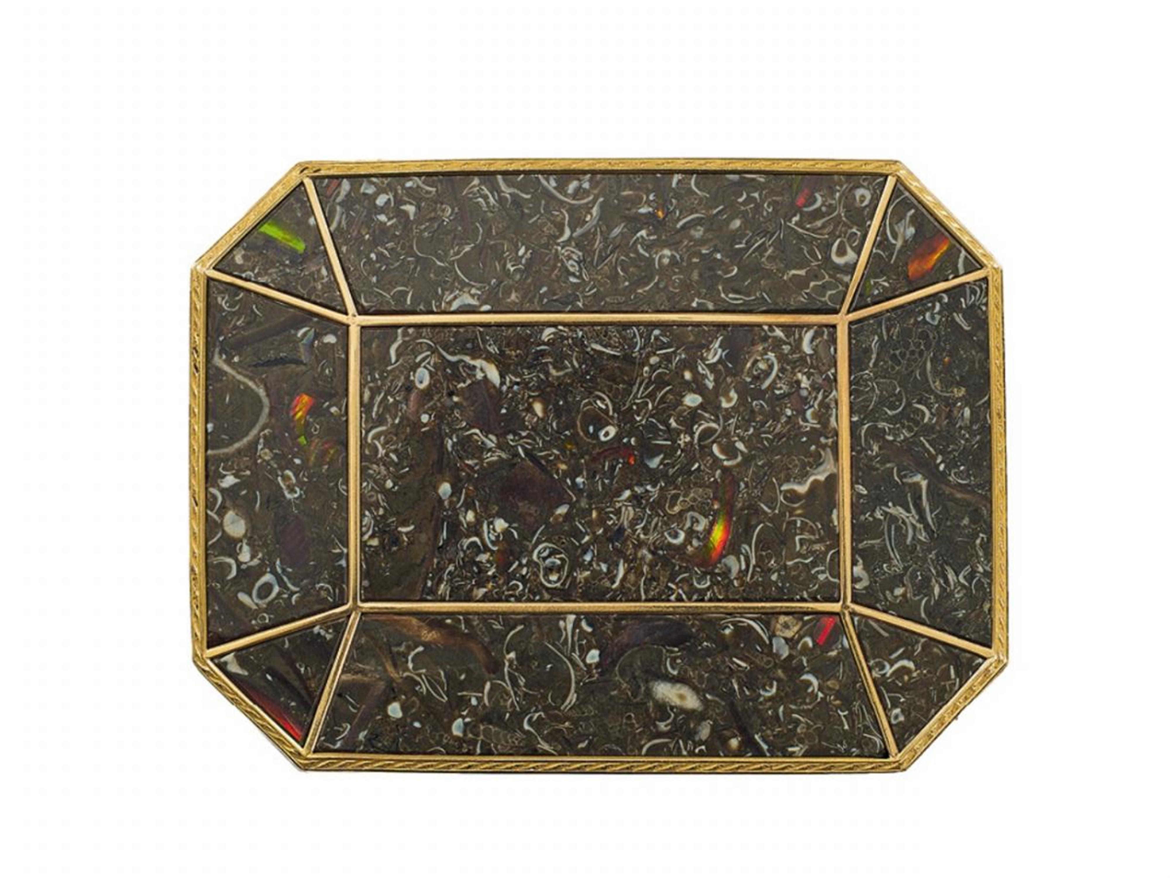 A Viennese neoclassical 18 ct gold and hardstone mosaic box - image-1