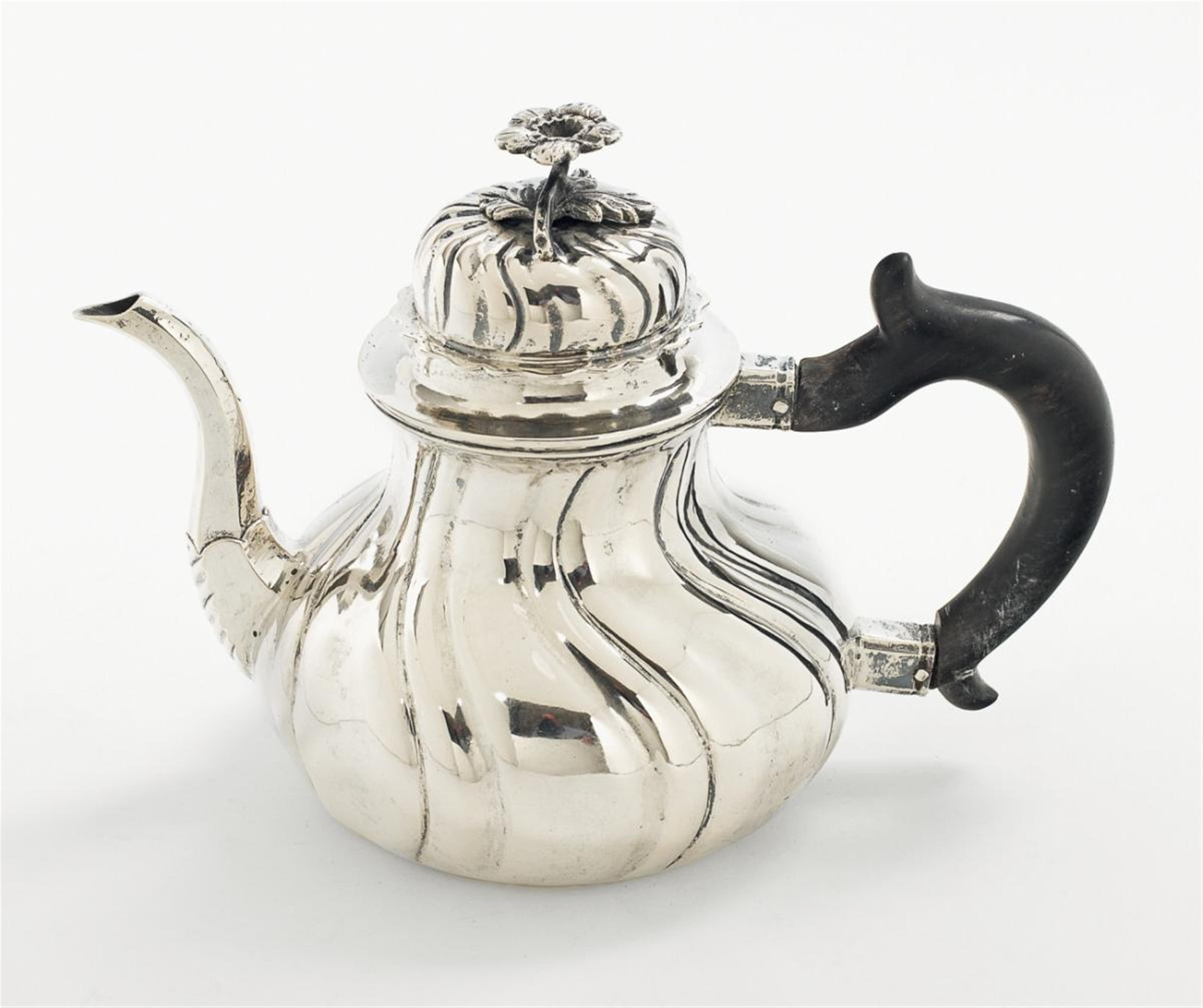 A Cologne silver teapot. Marks of Hermann Joseph von der Rennen, 1760 - 65. - image-1