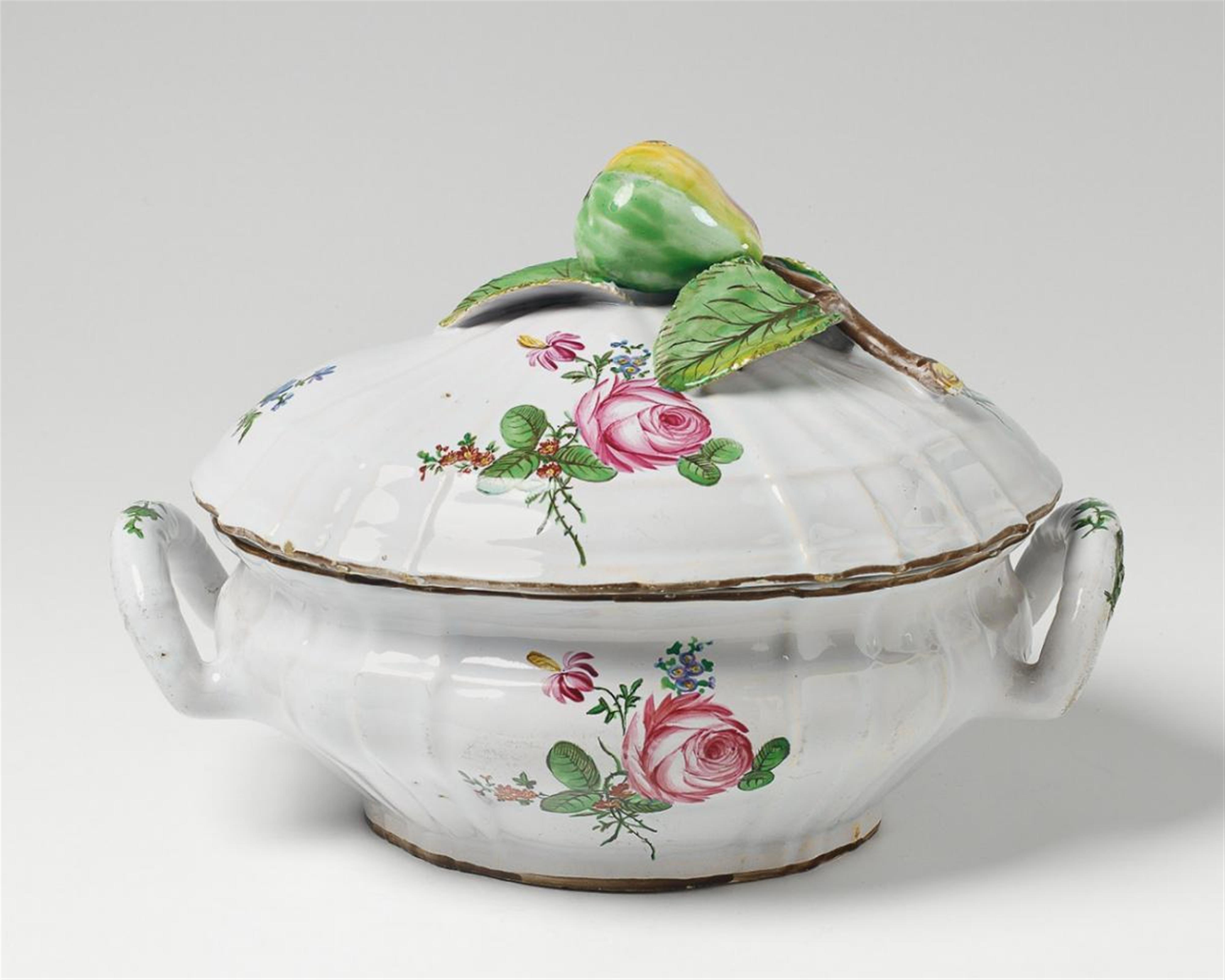 A Proskau faience tureen and cover - image-1