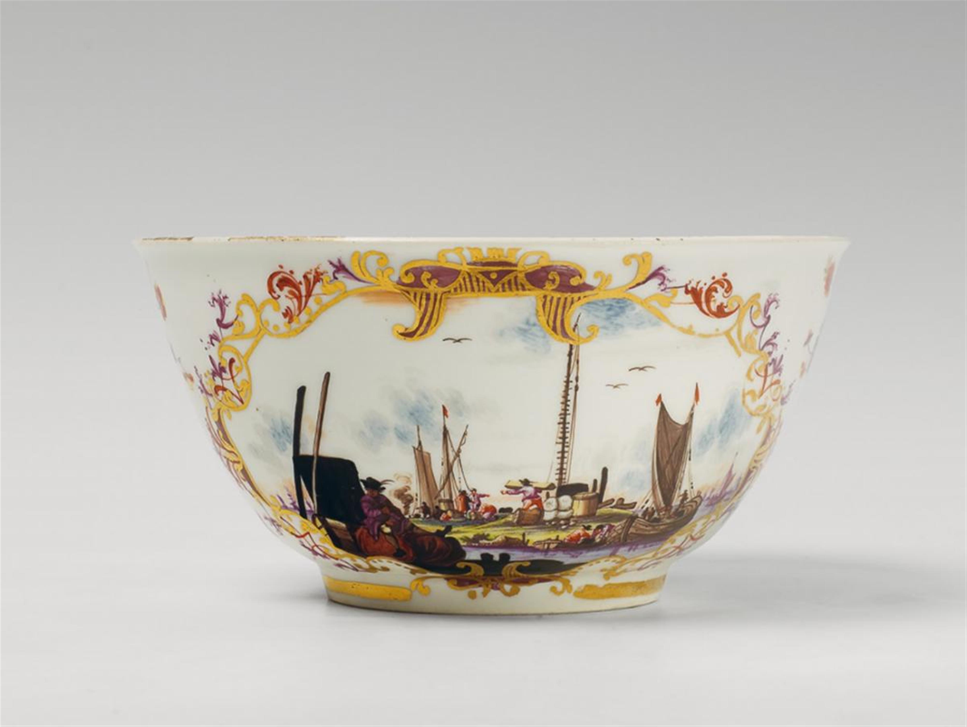 A Meissen slop bowl with delicately painted Kauffahrtei scenes and indianische Blumen. - image-2