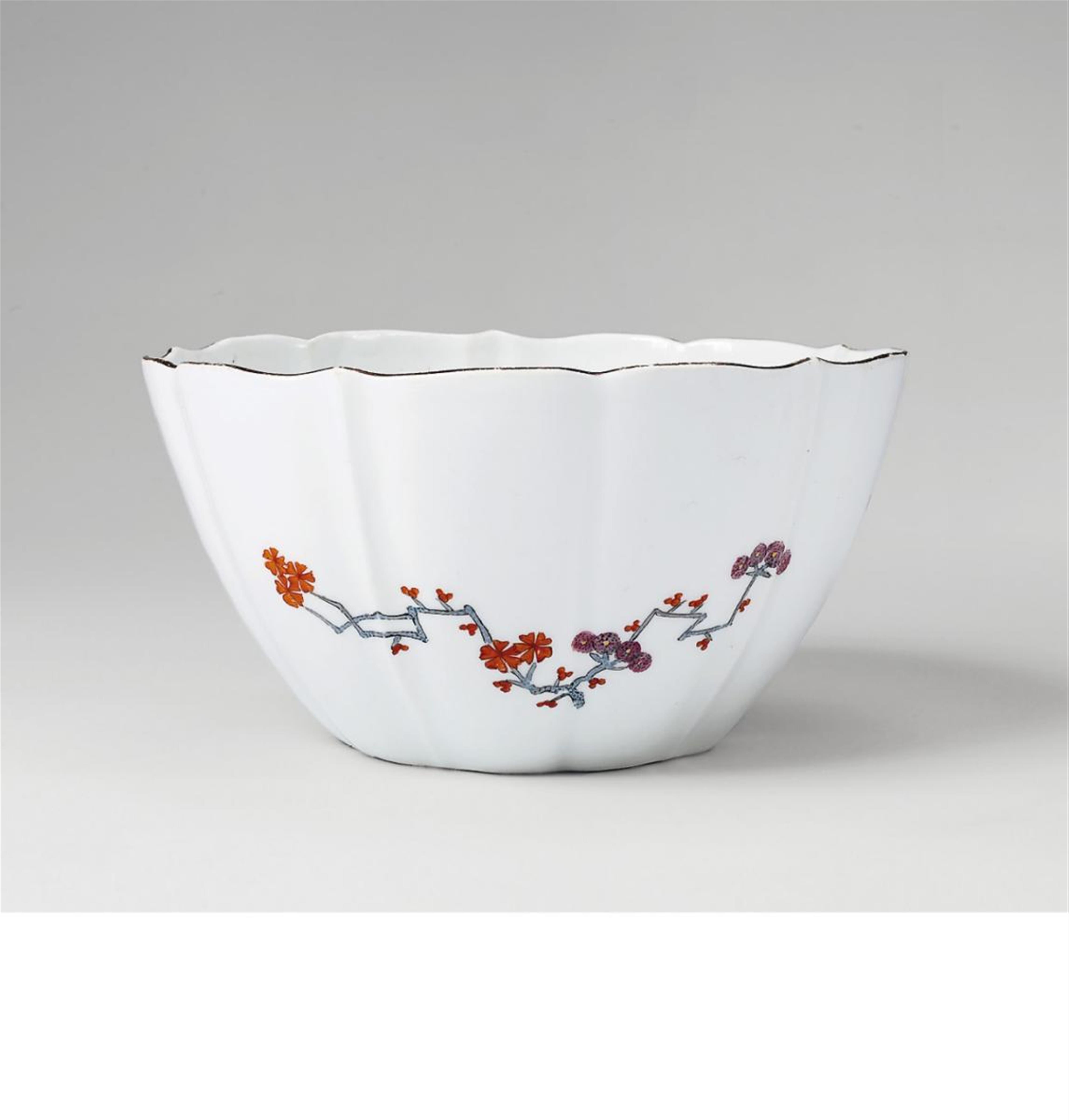 A Meissen moulded slop bowl painted in the Kakiemon style. - image-2