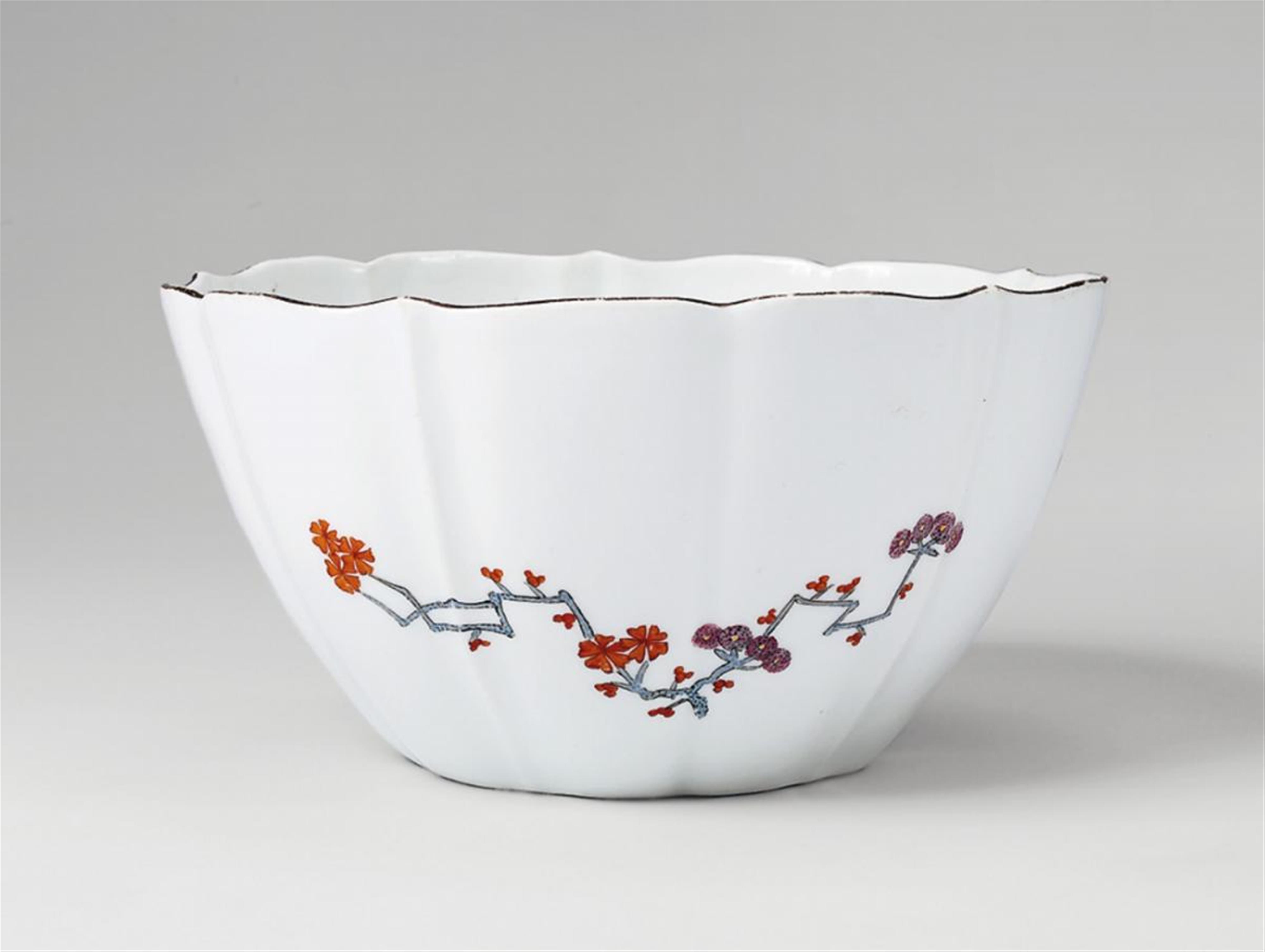 A Meissen moulded slop bowl painted in the Kakiemon style. - image-3