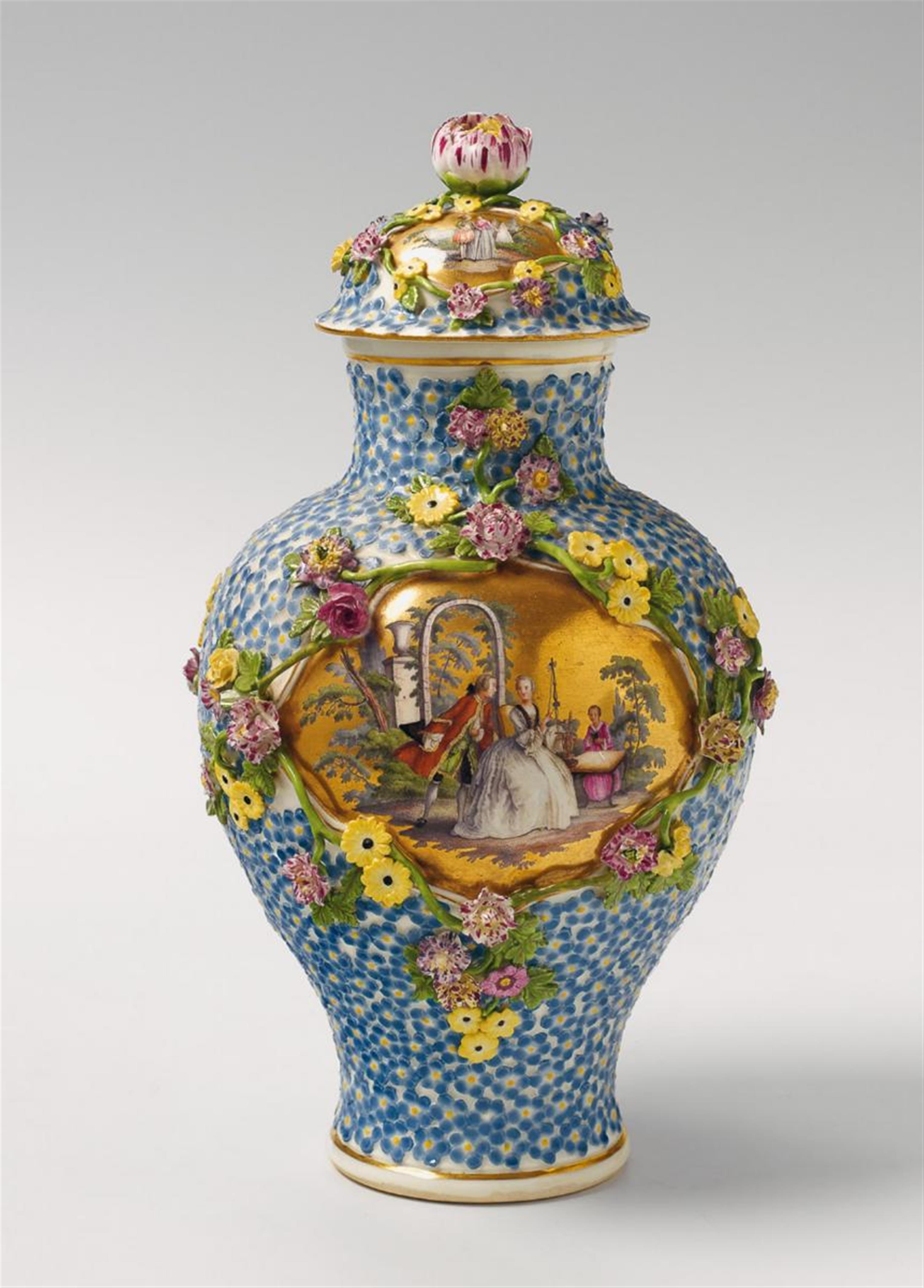 A moulded Meissen forget-me-not vase and cover with courtship scenes in the manner of Watteau on gilt ground to both sides. - image-2