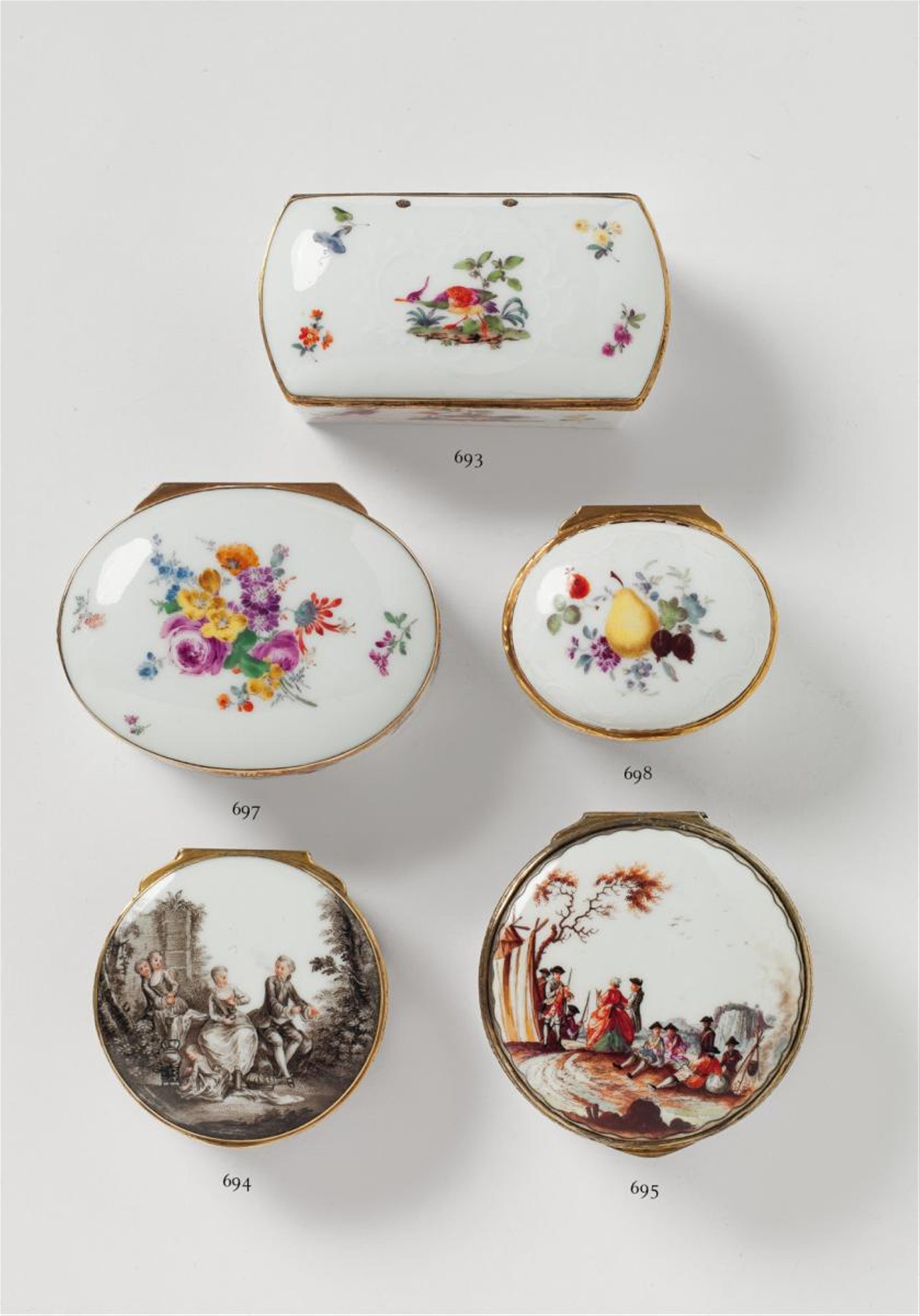 A Meissen style vermeil-mounted snuff box - image-1