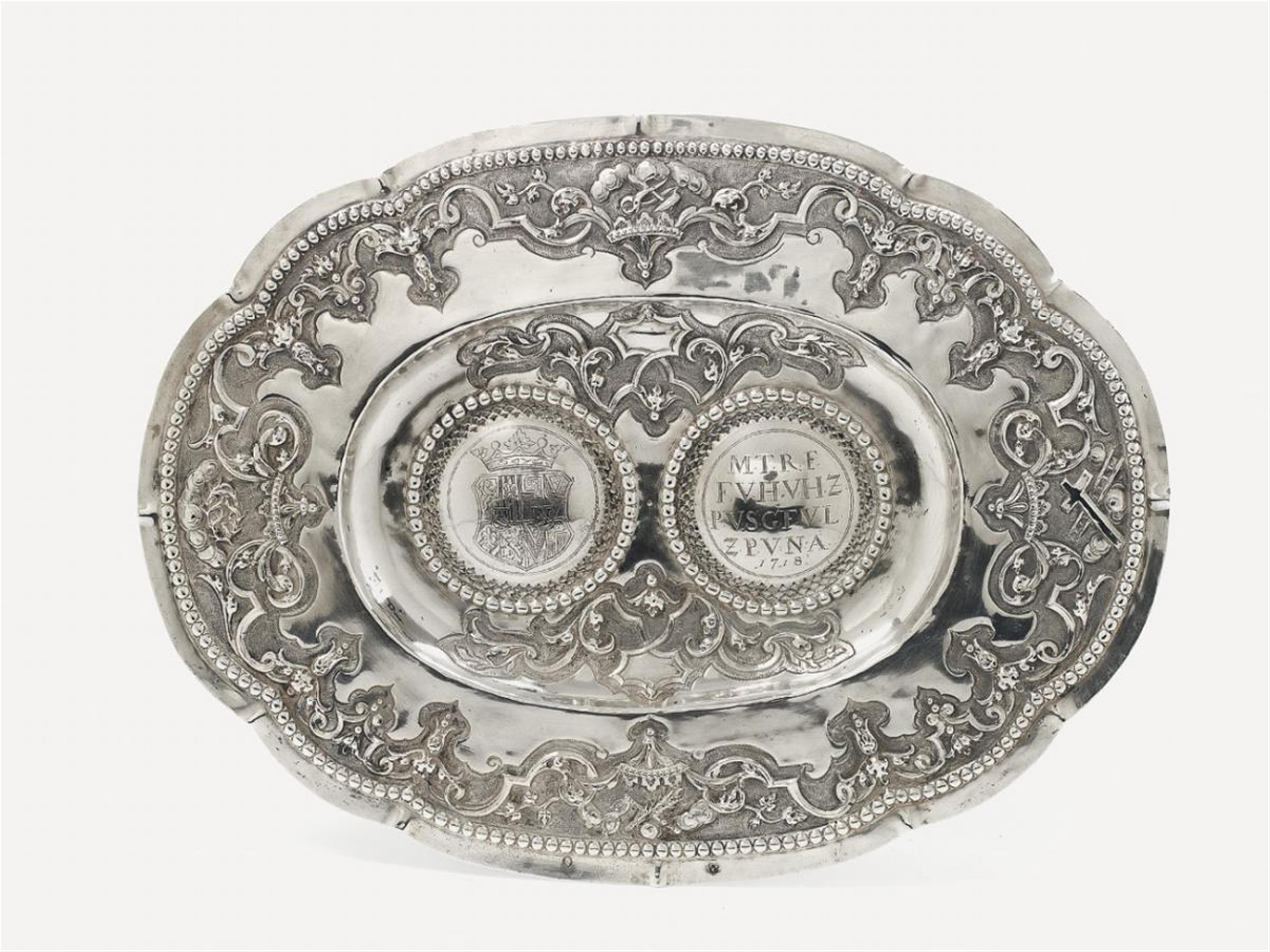 An Augsburg silver tray from a communion set. Marks of Franz Thaddäus Lang, 1717 - 21. - image-1