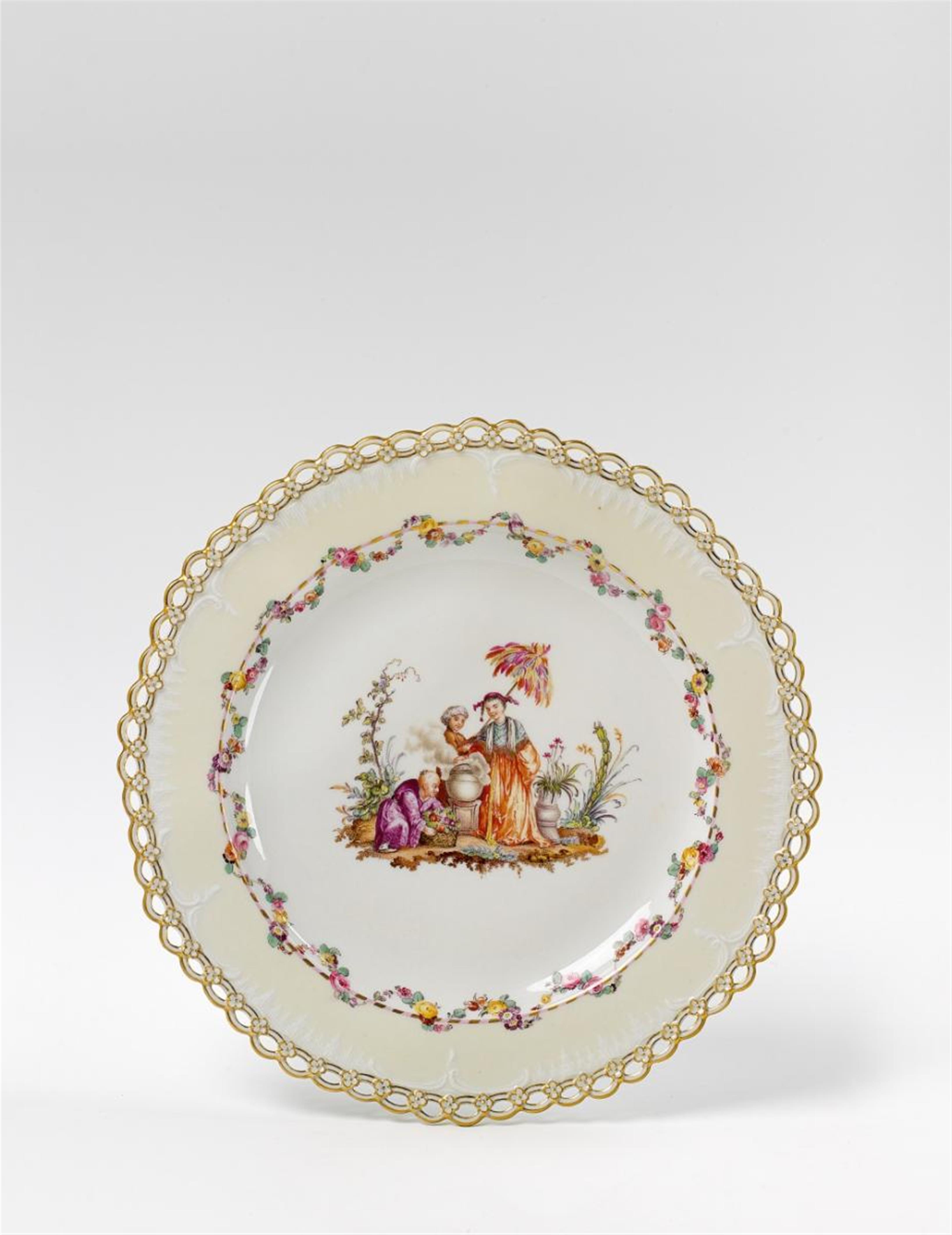 A KPM porcelain dessert plate with chinoiseries. - image-1