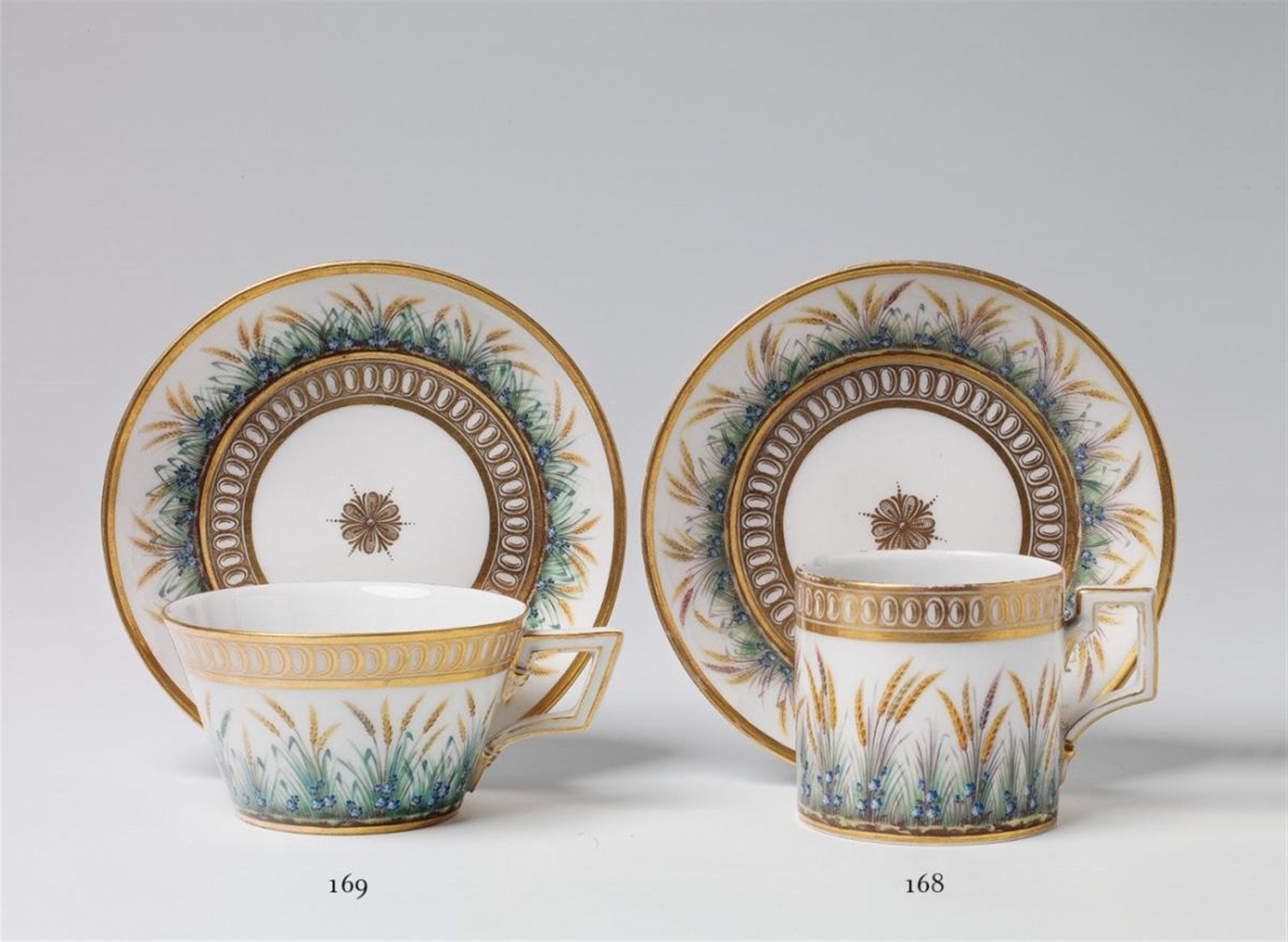 A teacup with fleurs en terrasse. - image-1