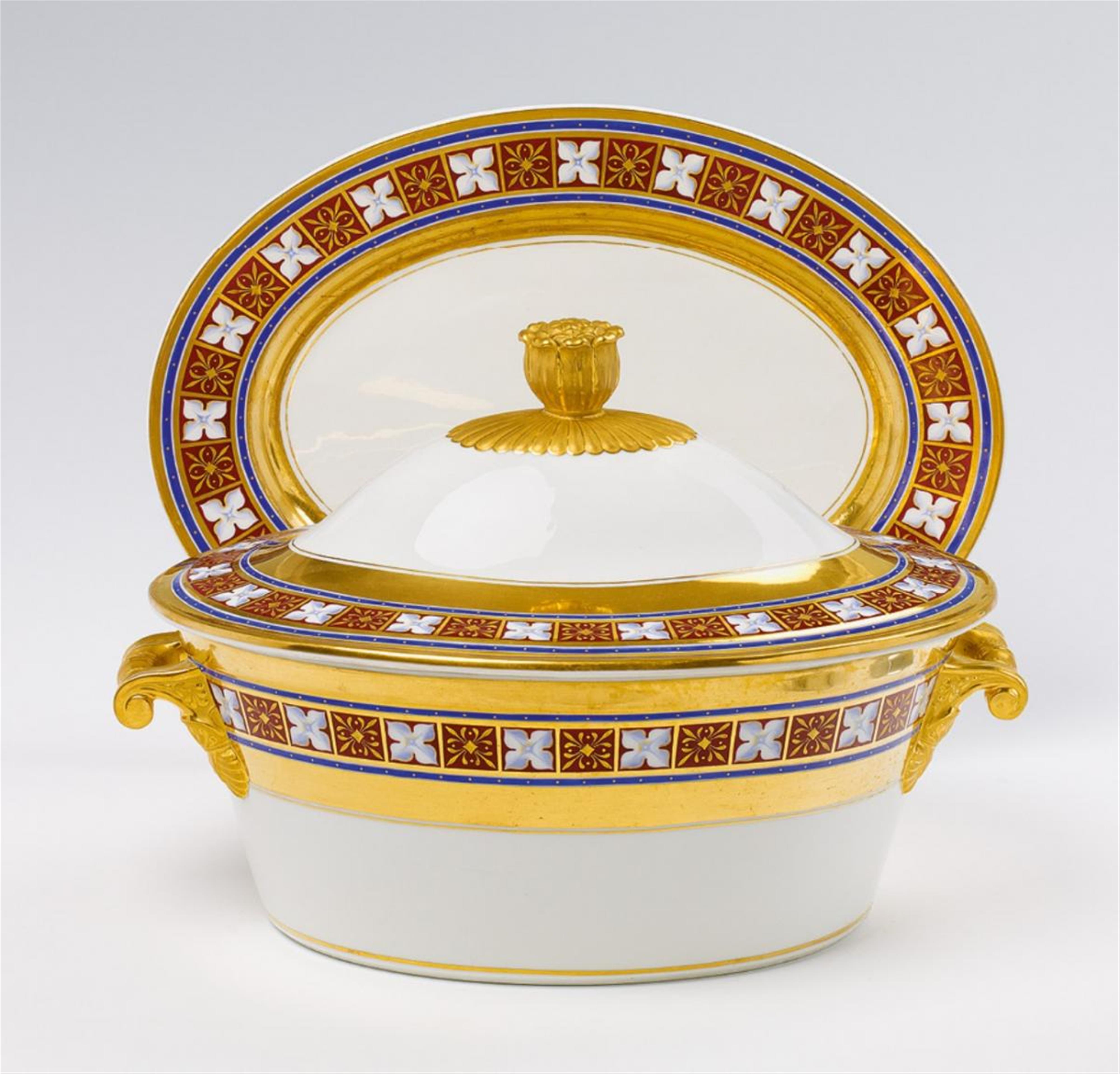 A KPM tureen and stand. - image-1