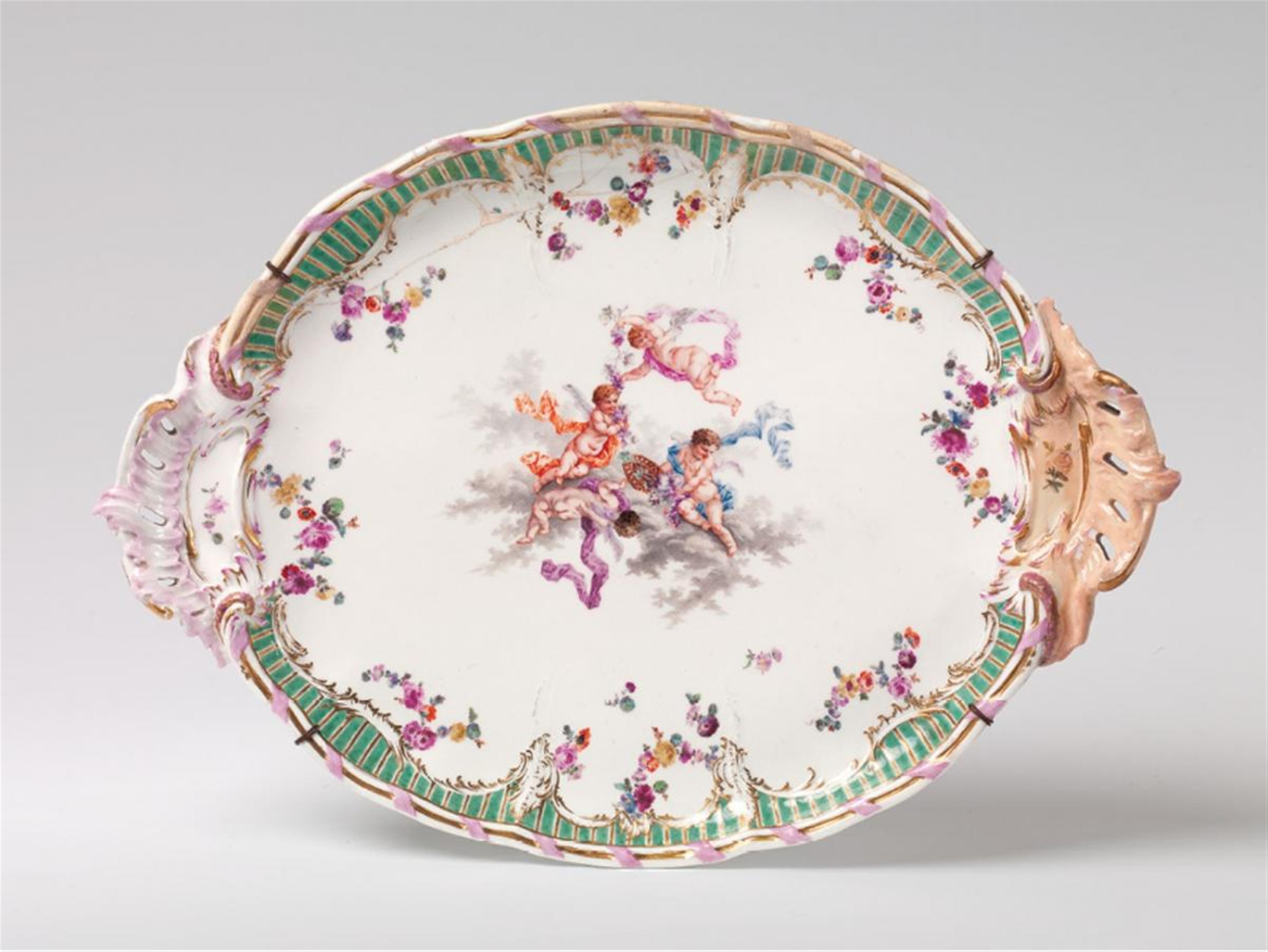 A KPM porcelain tray with putti. - image-1