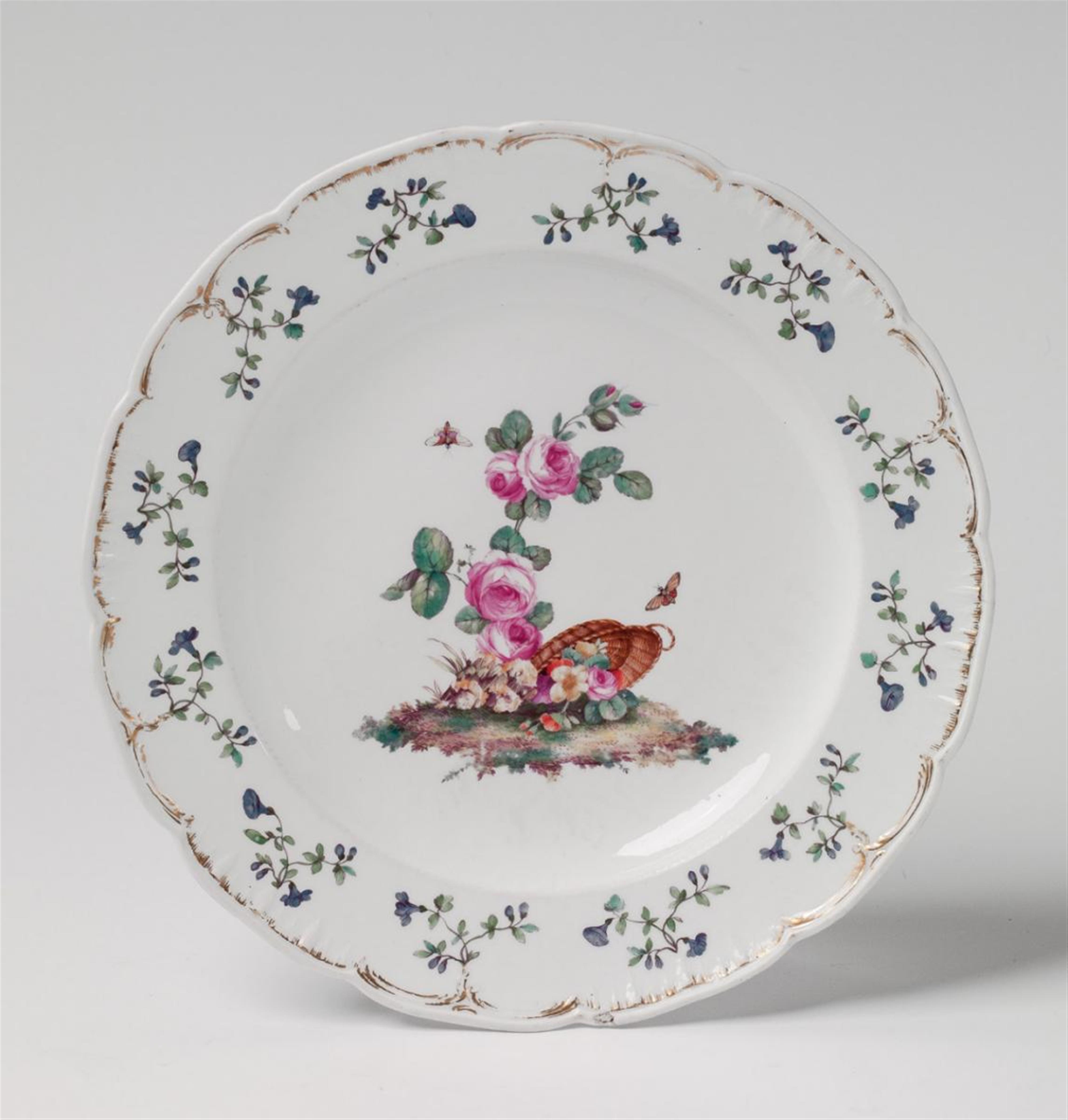 A KPM porcelain dinner plate made for Charlottenburg palace. - image-1
