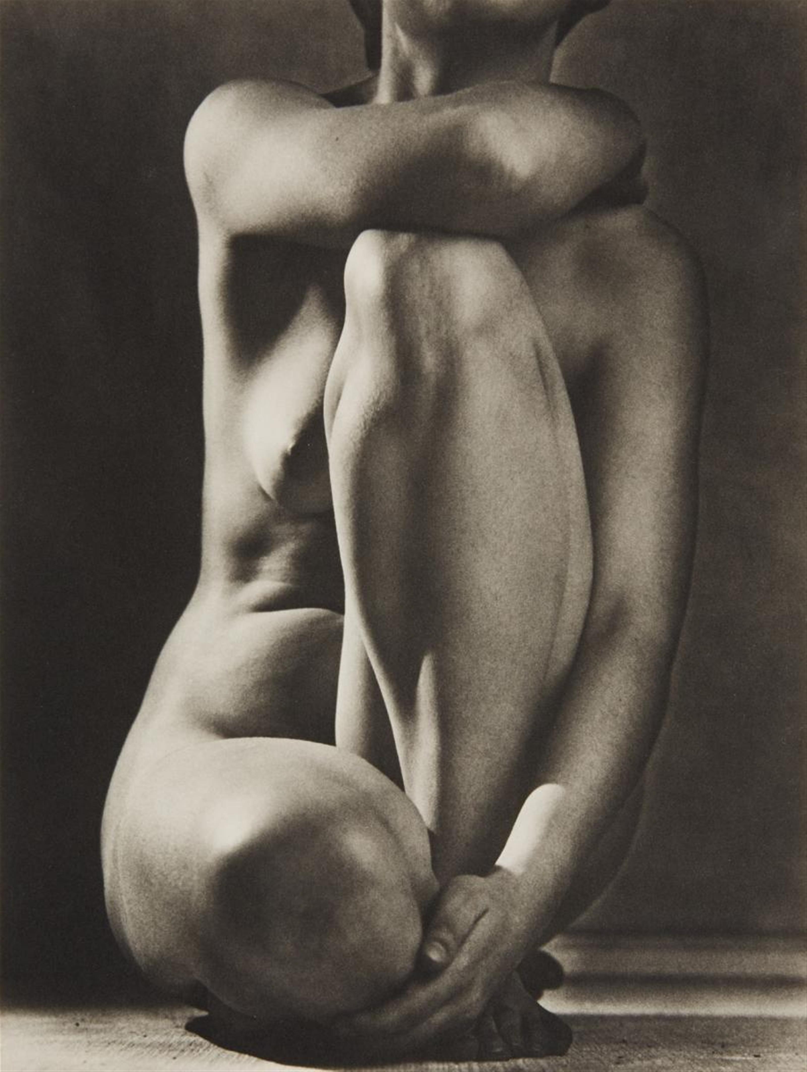 Ruth Bernhard - Classic torso - image-1