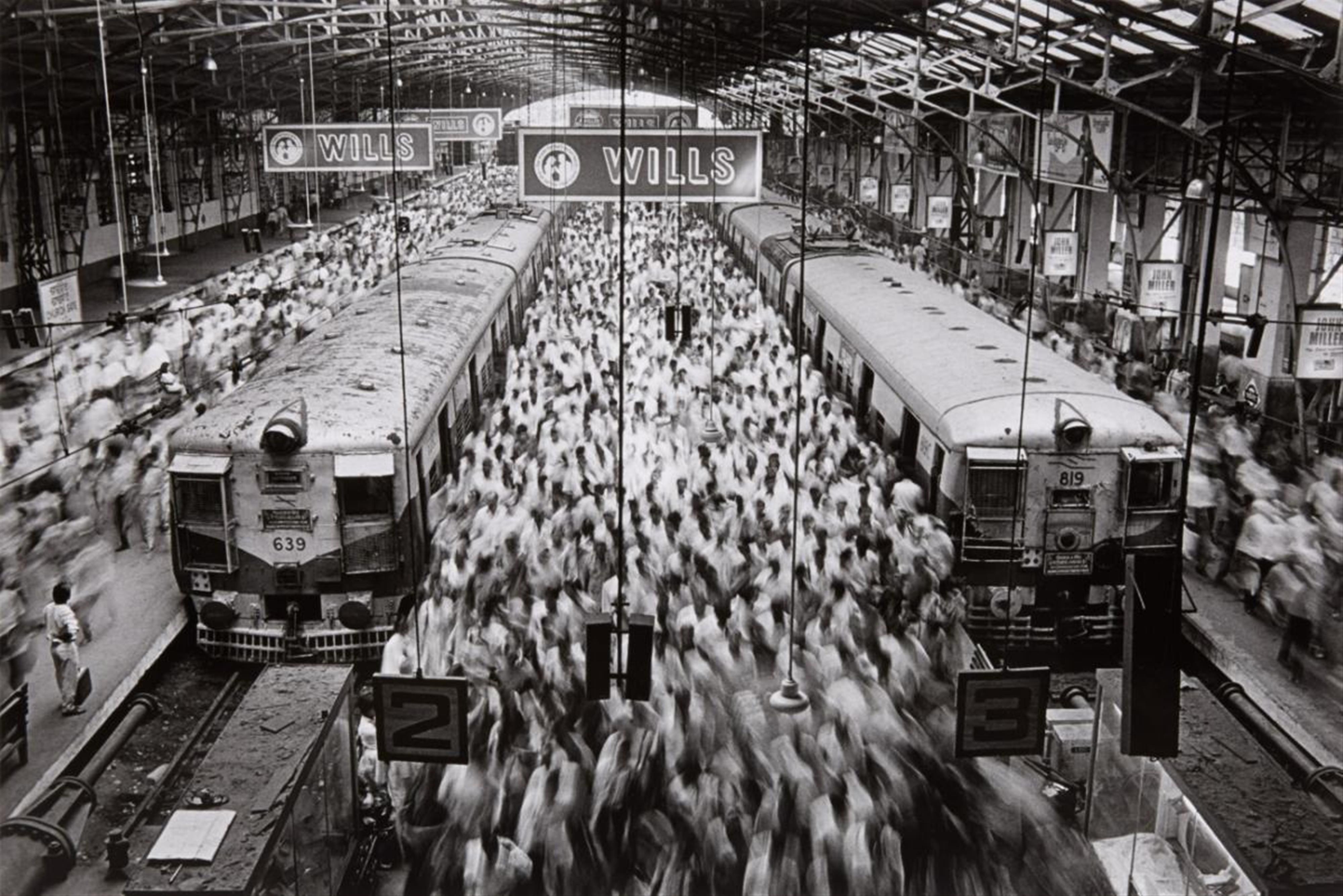 Sebastião Salgado - Churchgate Station, Bombay - image-1