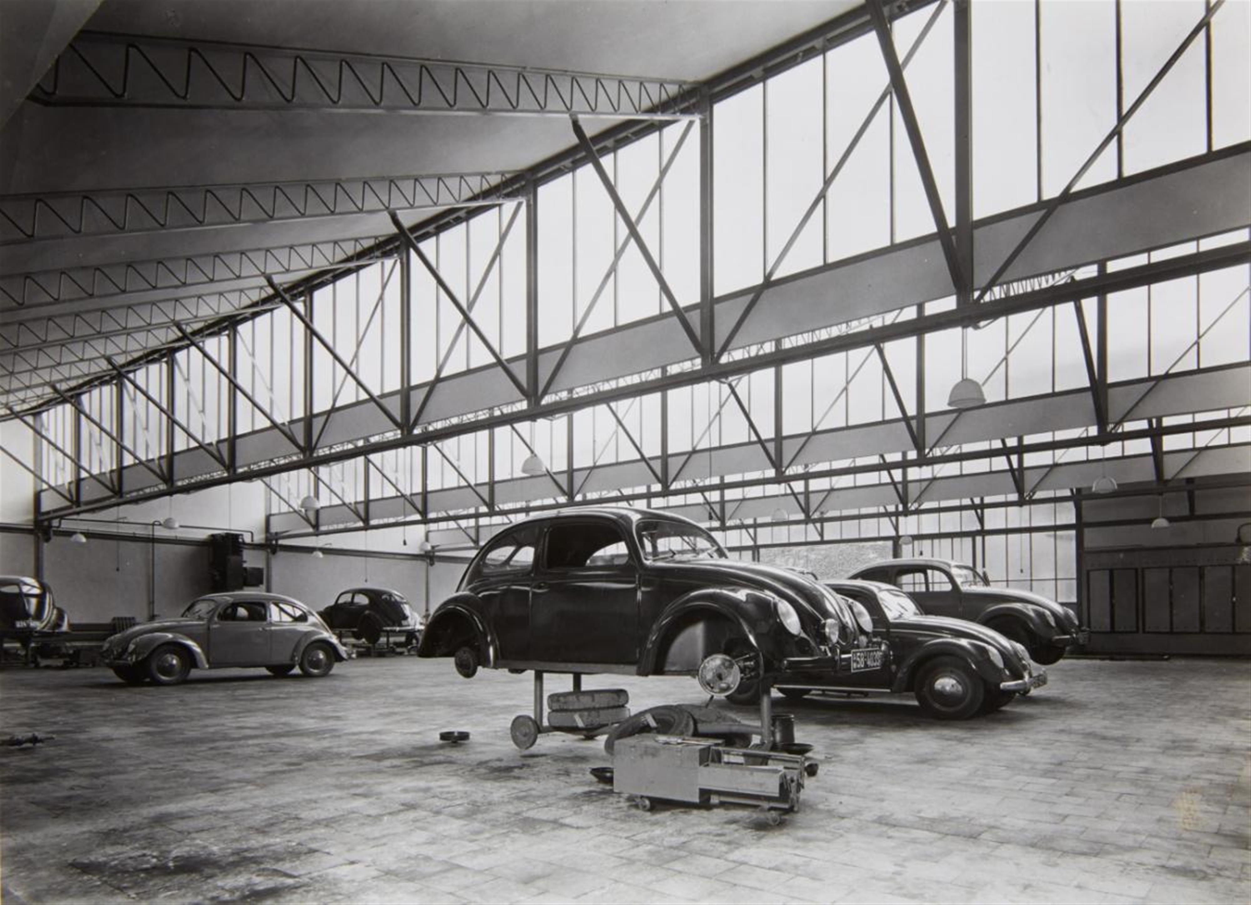Franz Lazi - VW-Werkstatt, Firma Hahn, Stuttgart (Architekt Rolf Gutbrod) (VW-Garage, Hahn company, Stuttgart [architect Rolf Gutbrod]) - image-2