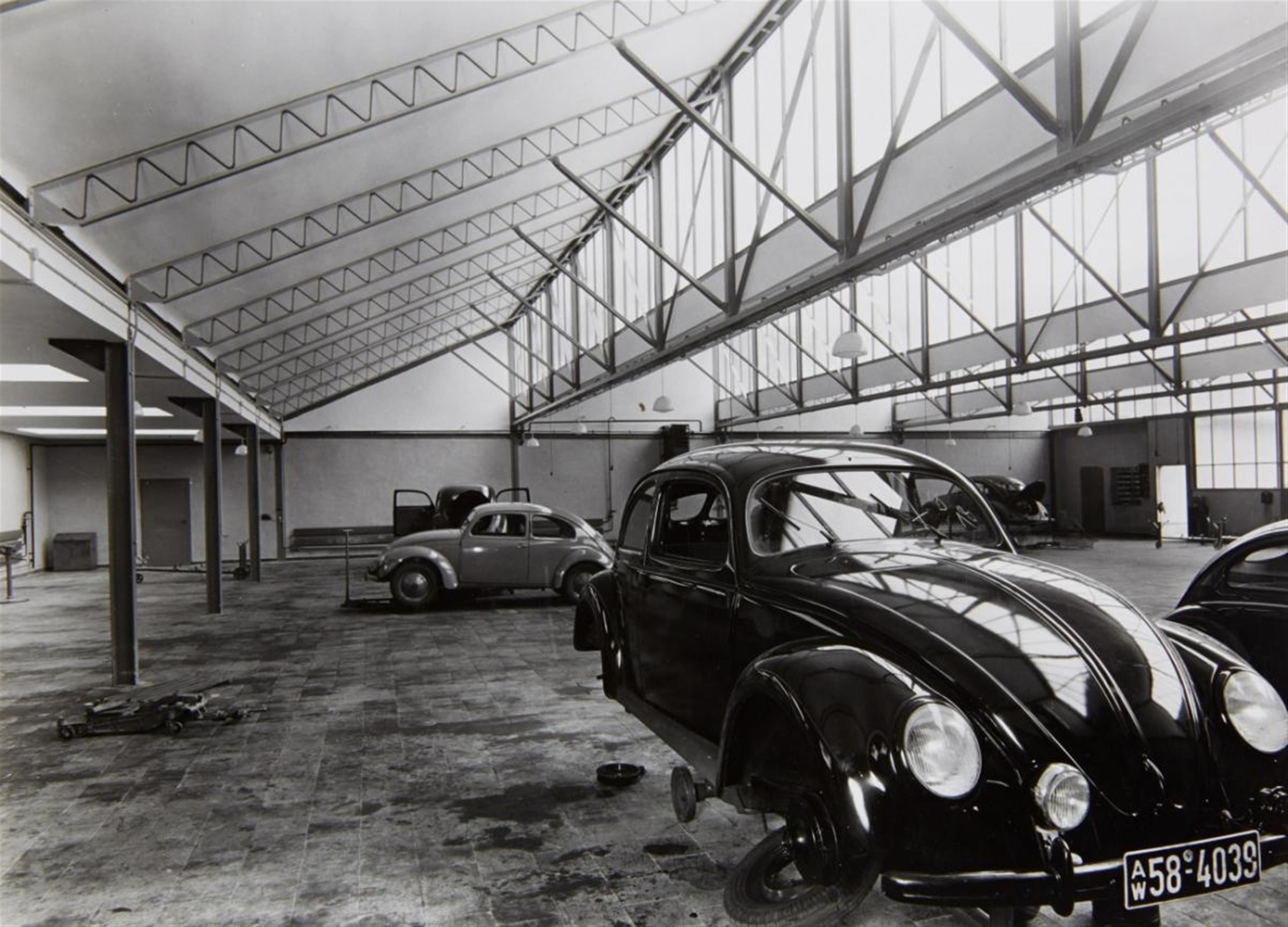 Franz Lazi - VW-Werkstatt, Firma Hahn, Stuttgart (Architekt Rolf Gutbrod) (VW-Garage, Hahn company, Stuttgart [architect Rolf Gutbrod]) - image-1