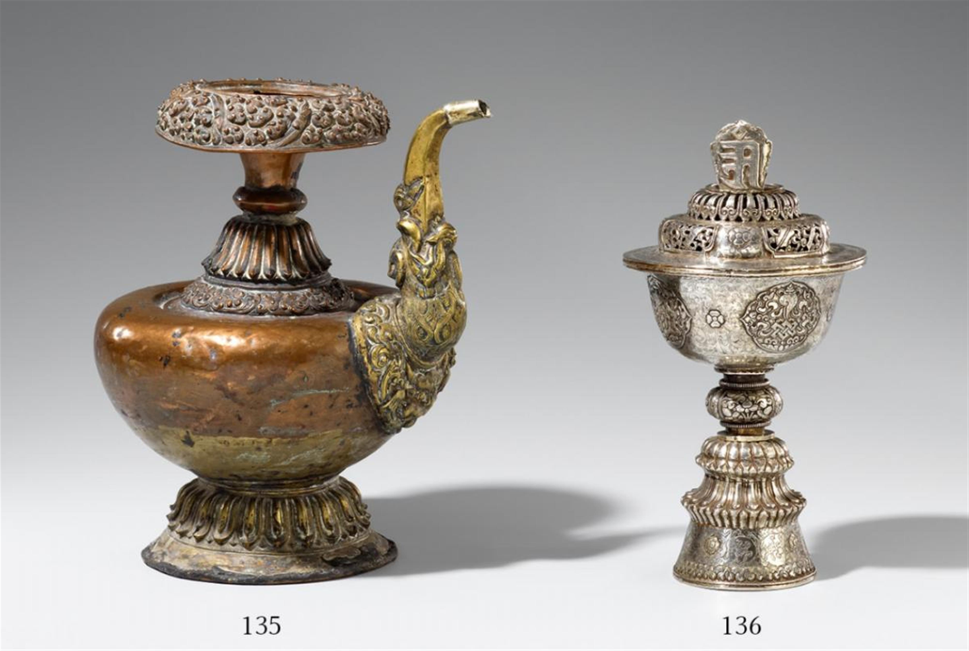 Weihwasser-Vase. Kupfer und Messingblech. Tibet - image-1