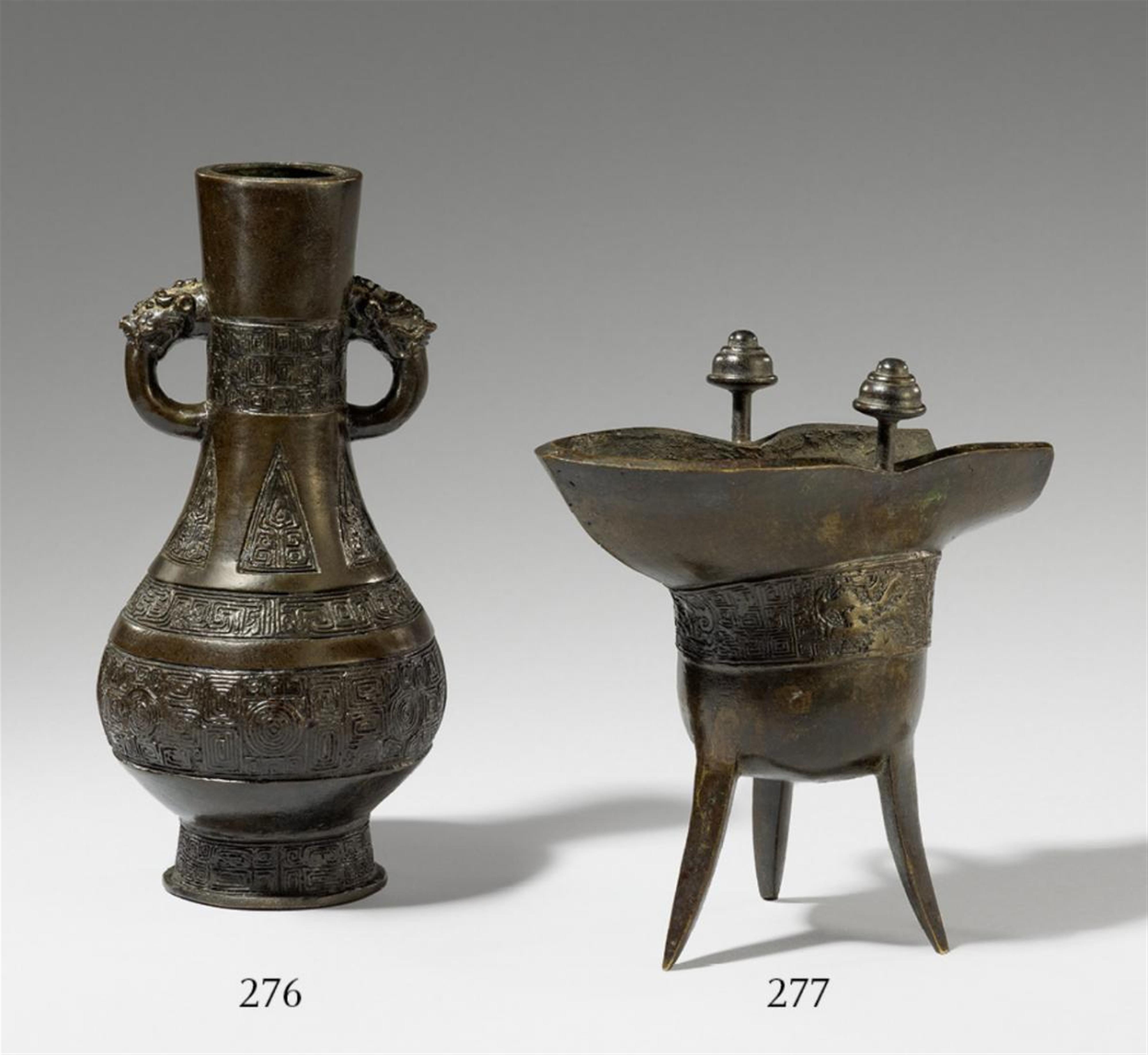 A bronze vase. Yuan dynasty - image-1