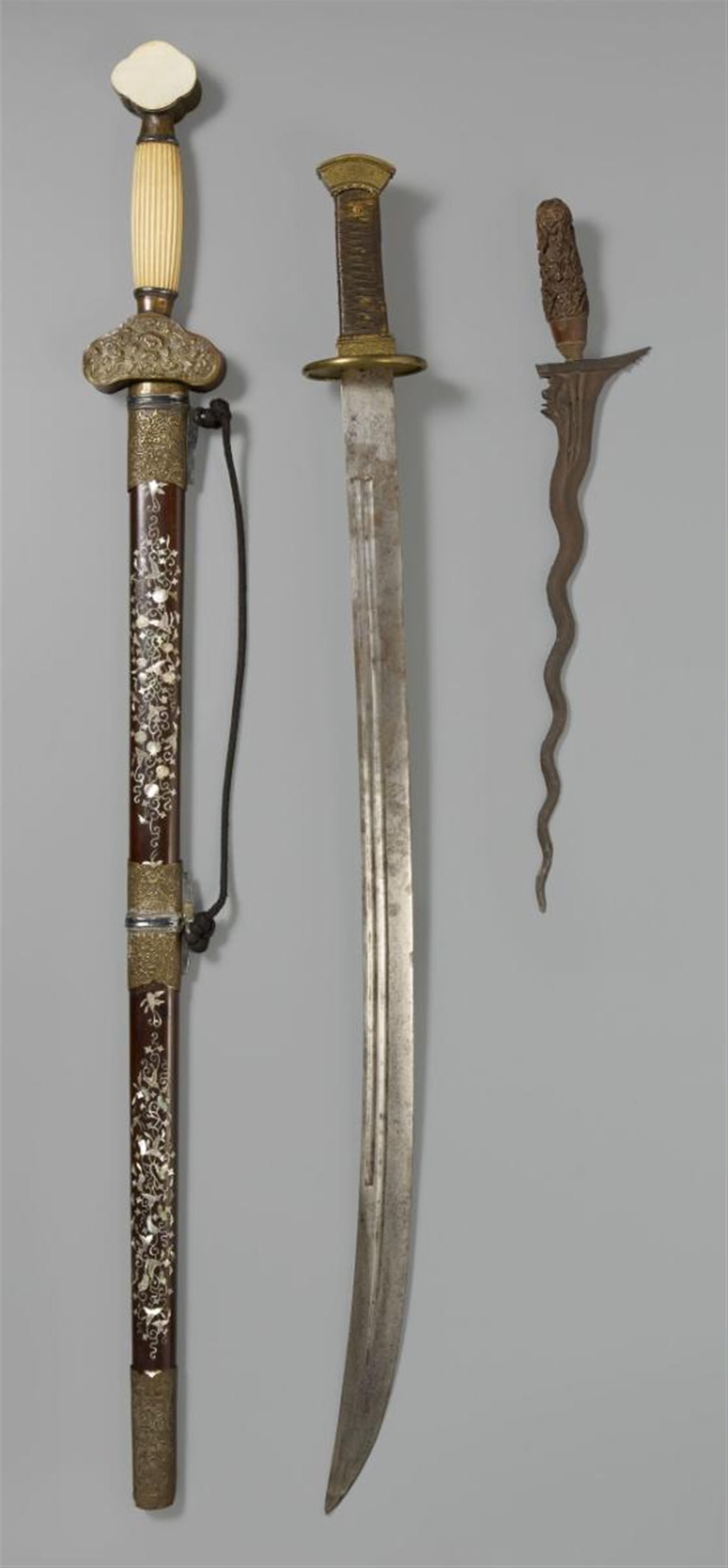 A sword, sword blade and a Java kris. 19th century - image-1