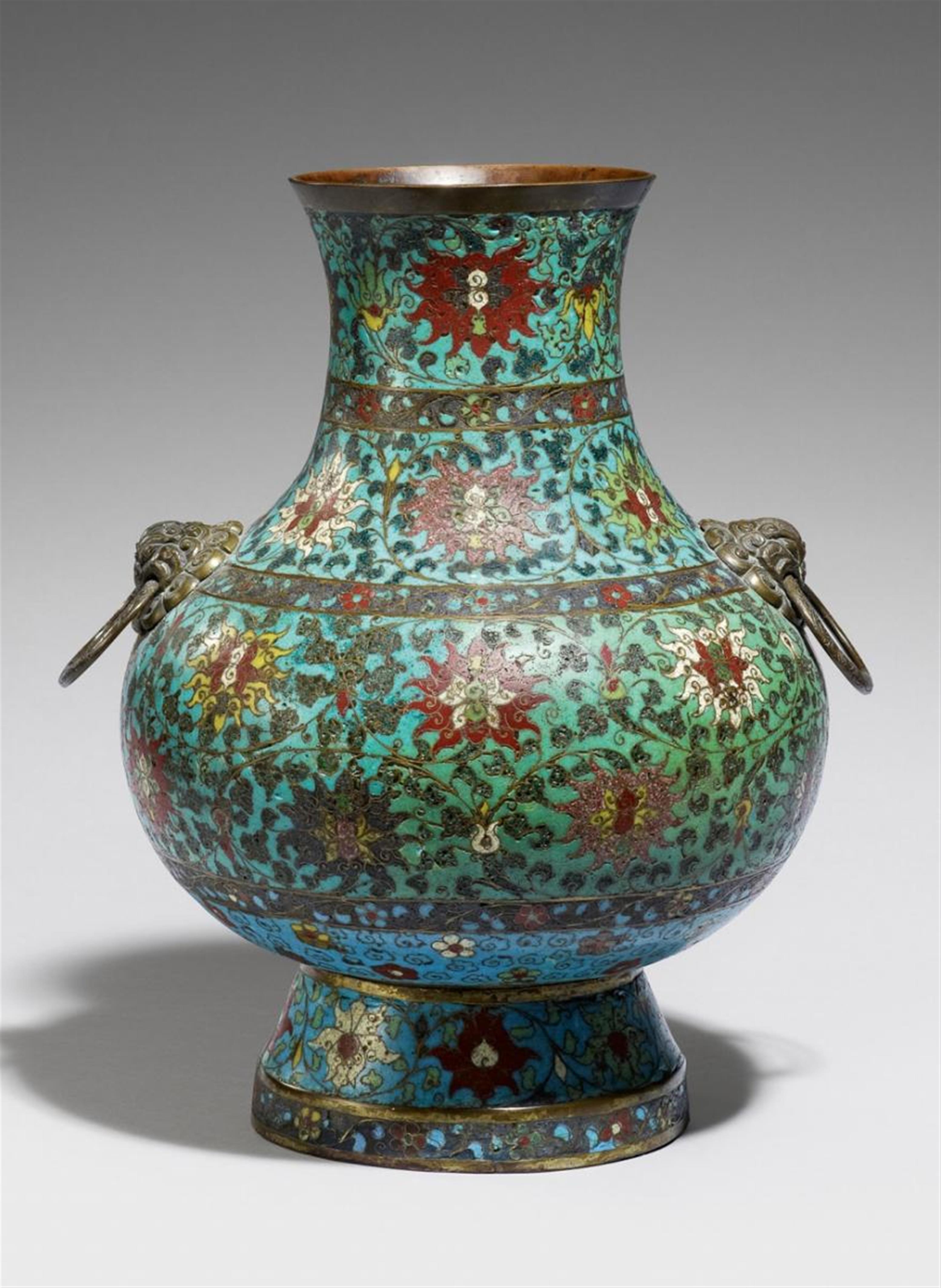 Große Cloisonné-Vase in hu-Form. Spätes 16./1. Hälfte 17. Jh. - image-1