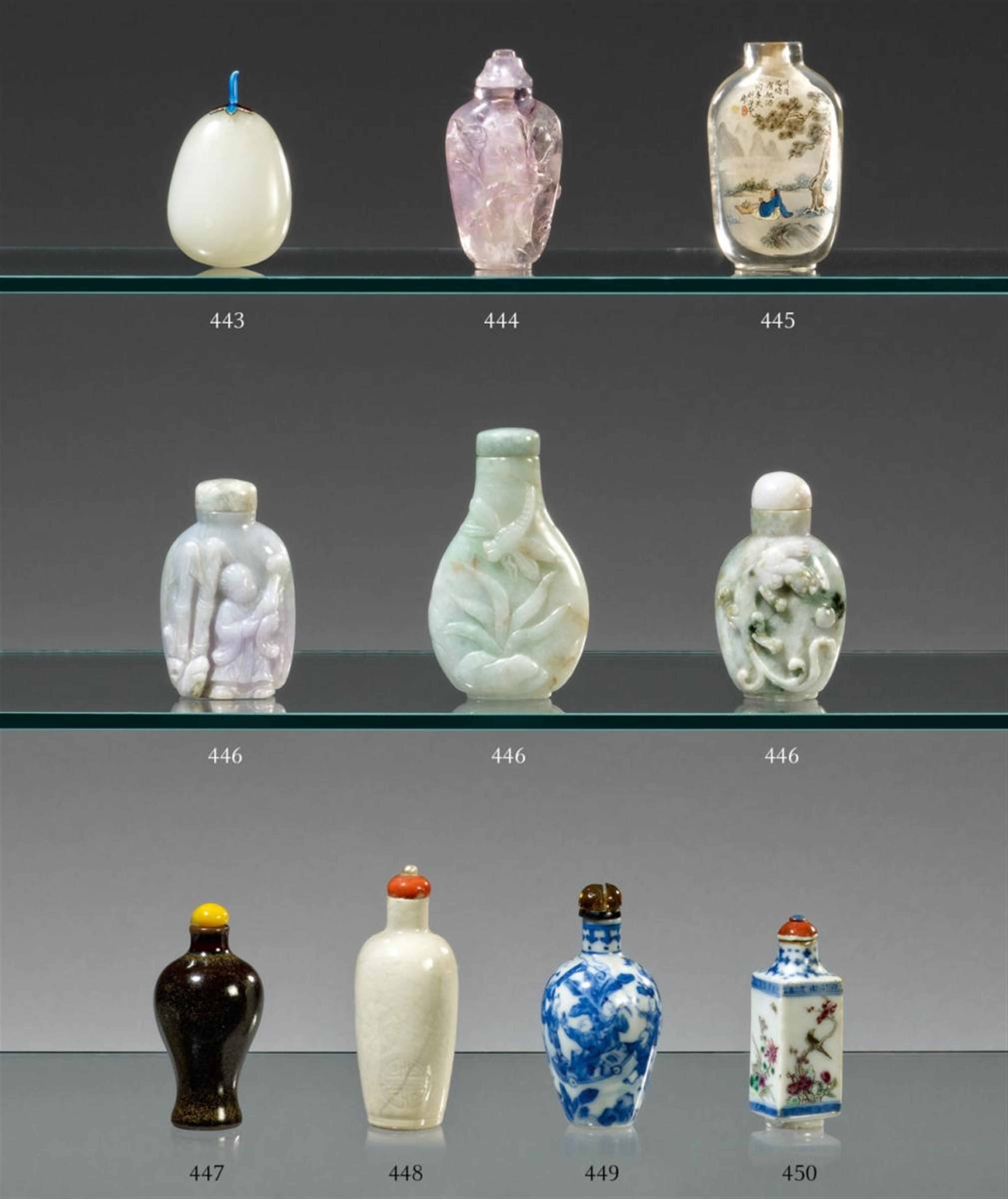 A white jade snuff bottle - image-1