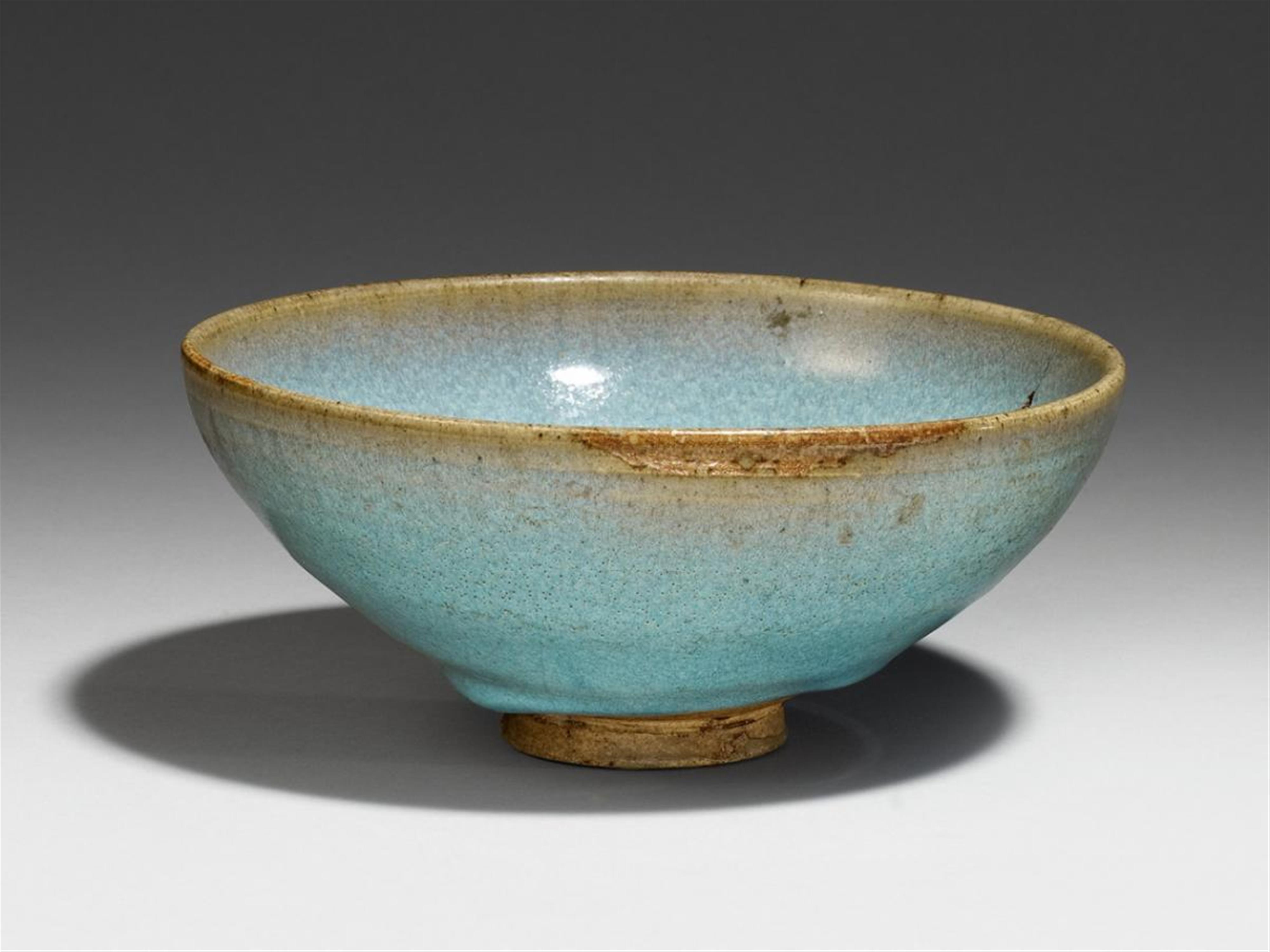 A lavender-glazed Junyao bowl. Yuan dynasty (1279-1368) - image-1