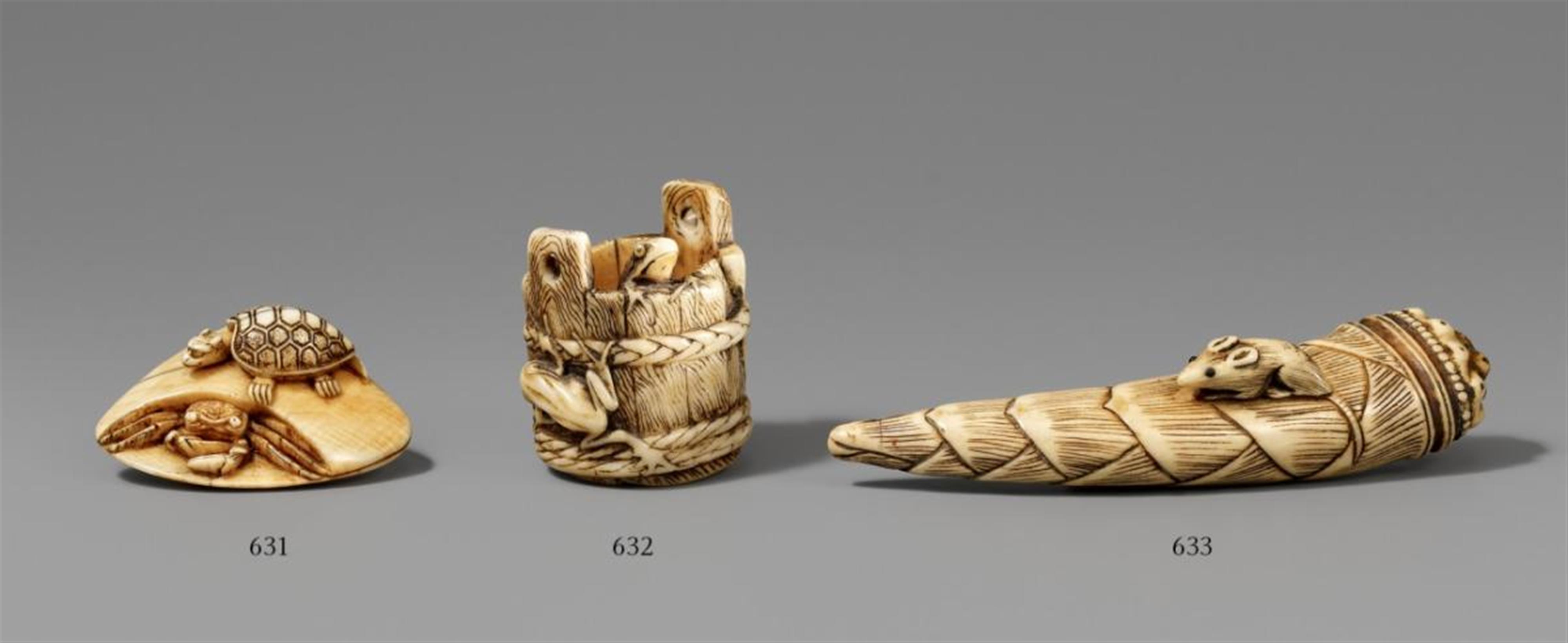 An ivory netsuke of a bucket with two frogs. 19th century - image-1